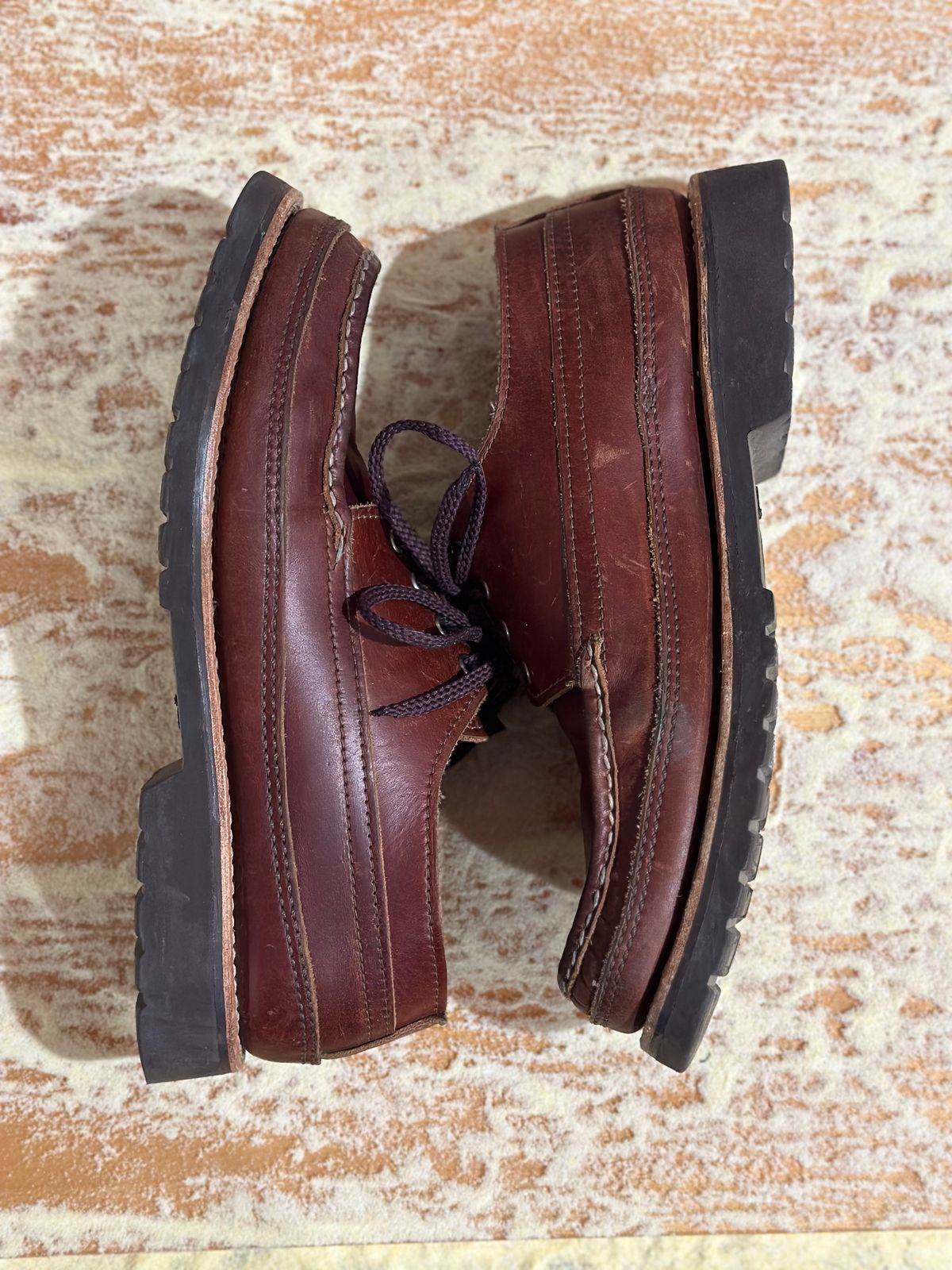 Photo by stitchdown on February 6, 2025 of the Russell Moccasin Co. Fishing Oxford in Seidel British Tan Double Shot.