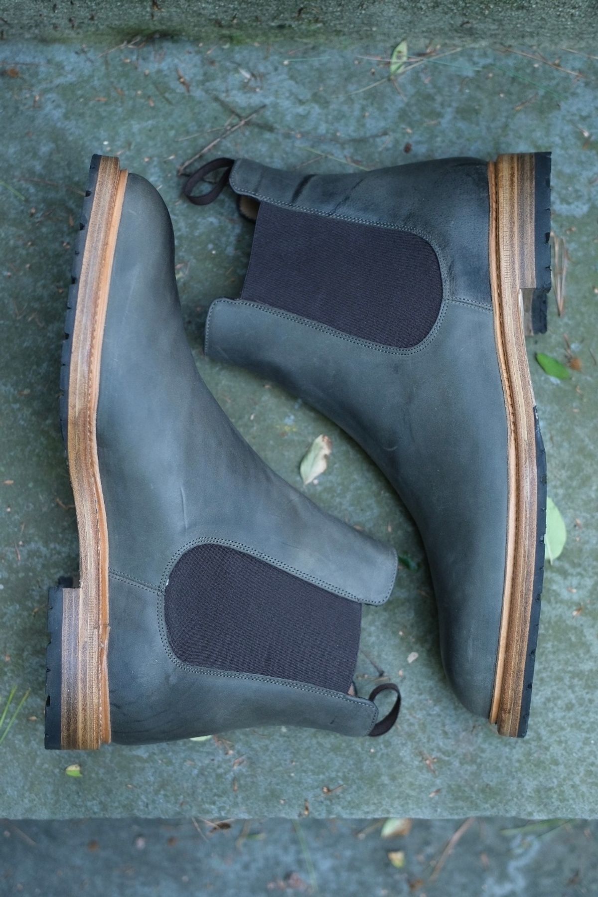 Photo by stitchdown on October 2, 2023 of the Rider Boot Co. Fritz in Maryam Waxy Salvia Horsebutt.