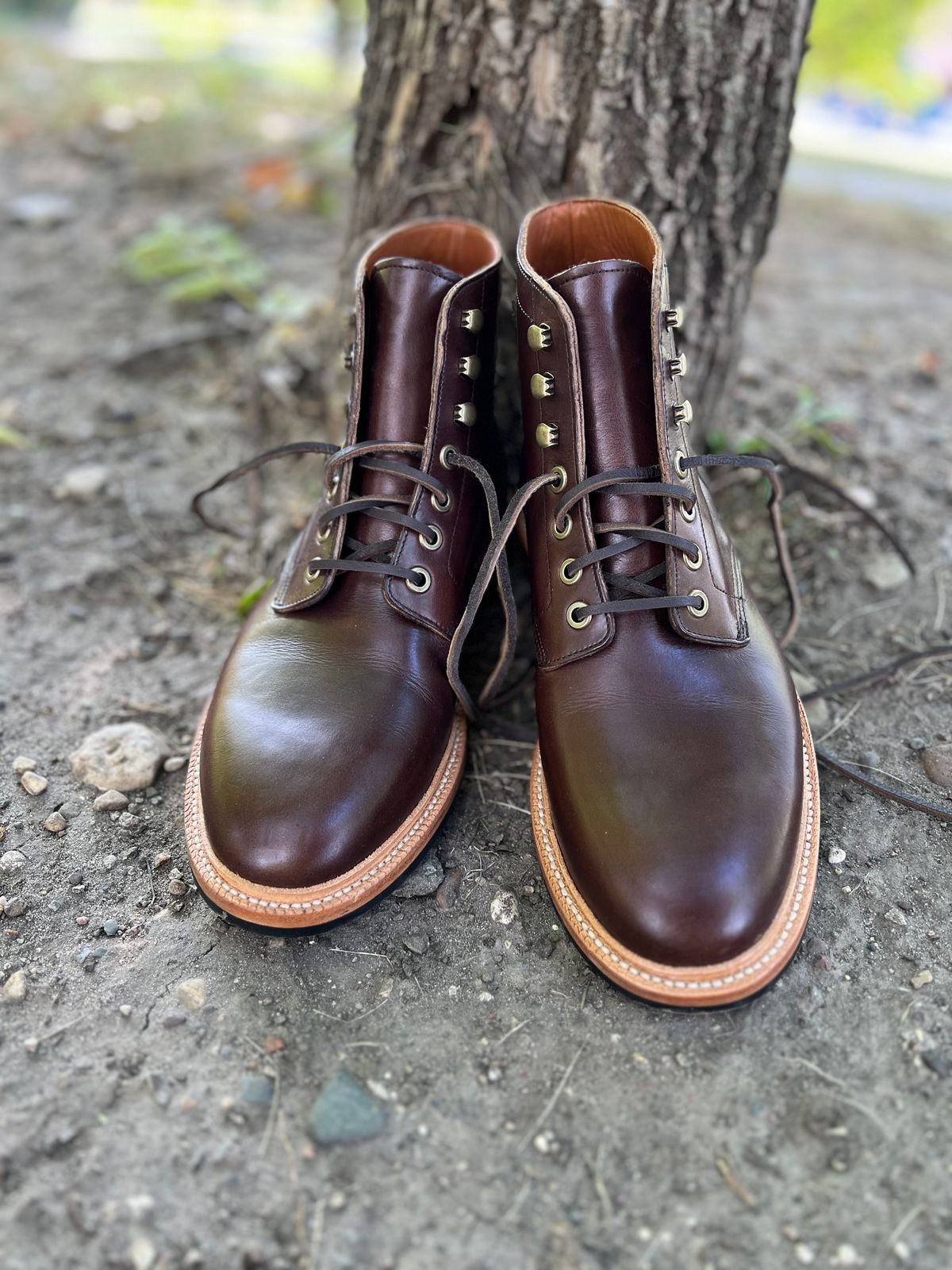Photo by josiahmayo on October 2, 2022 of the Grant Stone Diesel Boot in Horween Crimson Chromexcel.