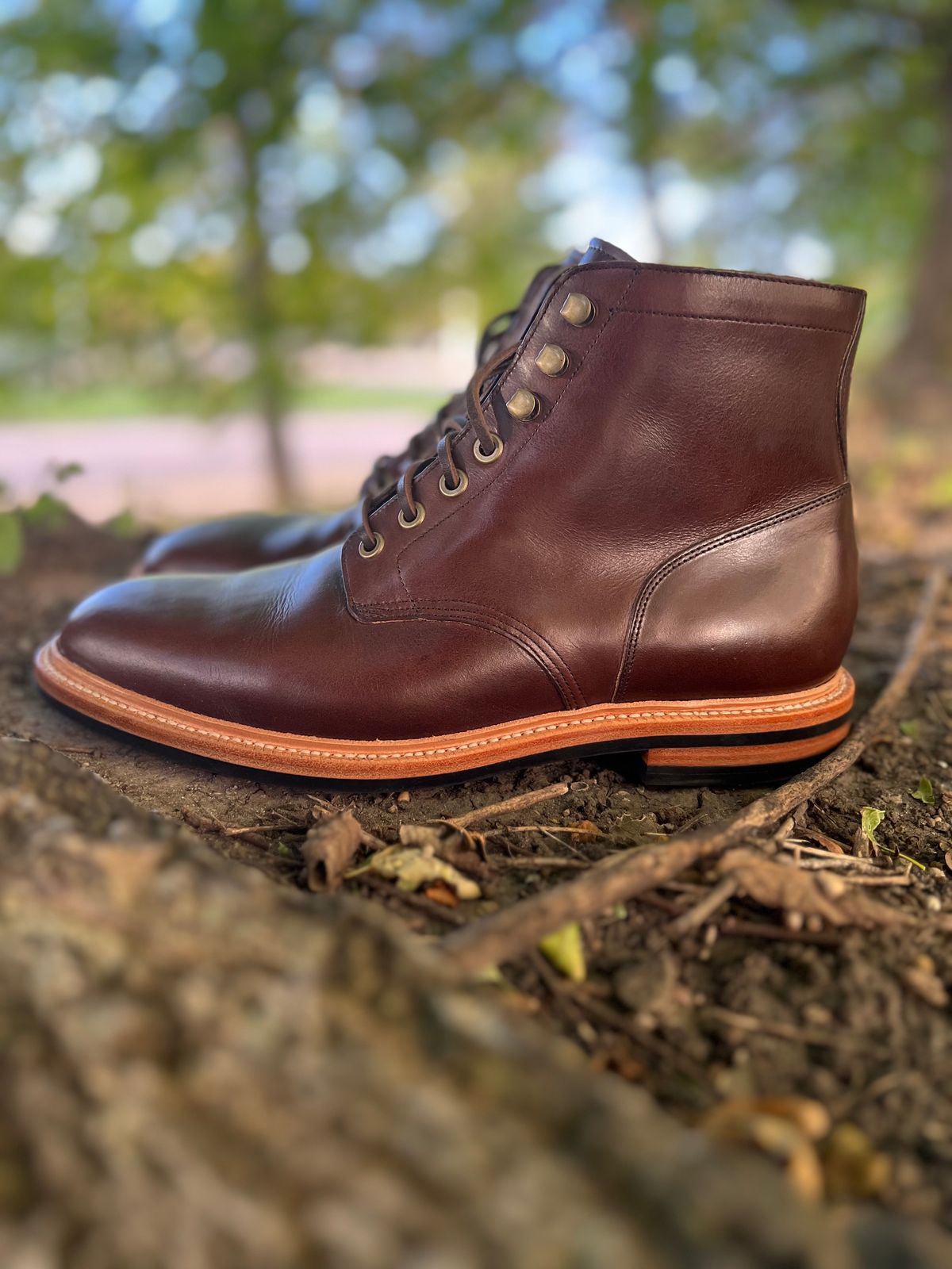 Photo by josiahmayo on October 2, 2022 of the Grant Stone Diesel Boot in Horween Crimson Chromexcel.