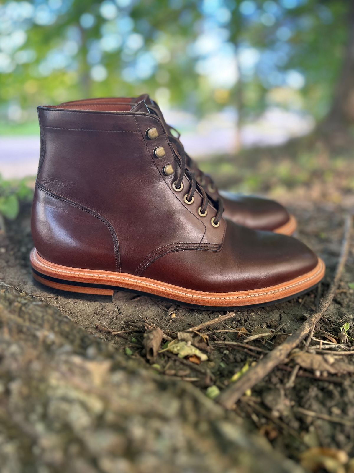 Photo by josiahmayo on October 2, 2022 of the Grant Stone Diesel Boot in Horween Crimson Chromexcel.