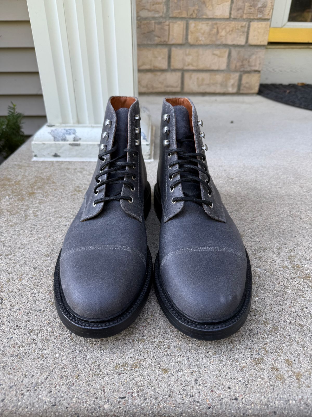 Photo by josiahmayo on October 3, 2025 of the Grant Stone Cap Toe Boot in C.F. Stead Frost Waxy Commander.