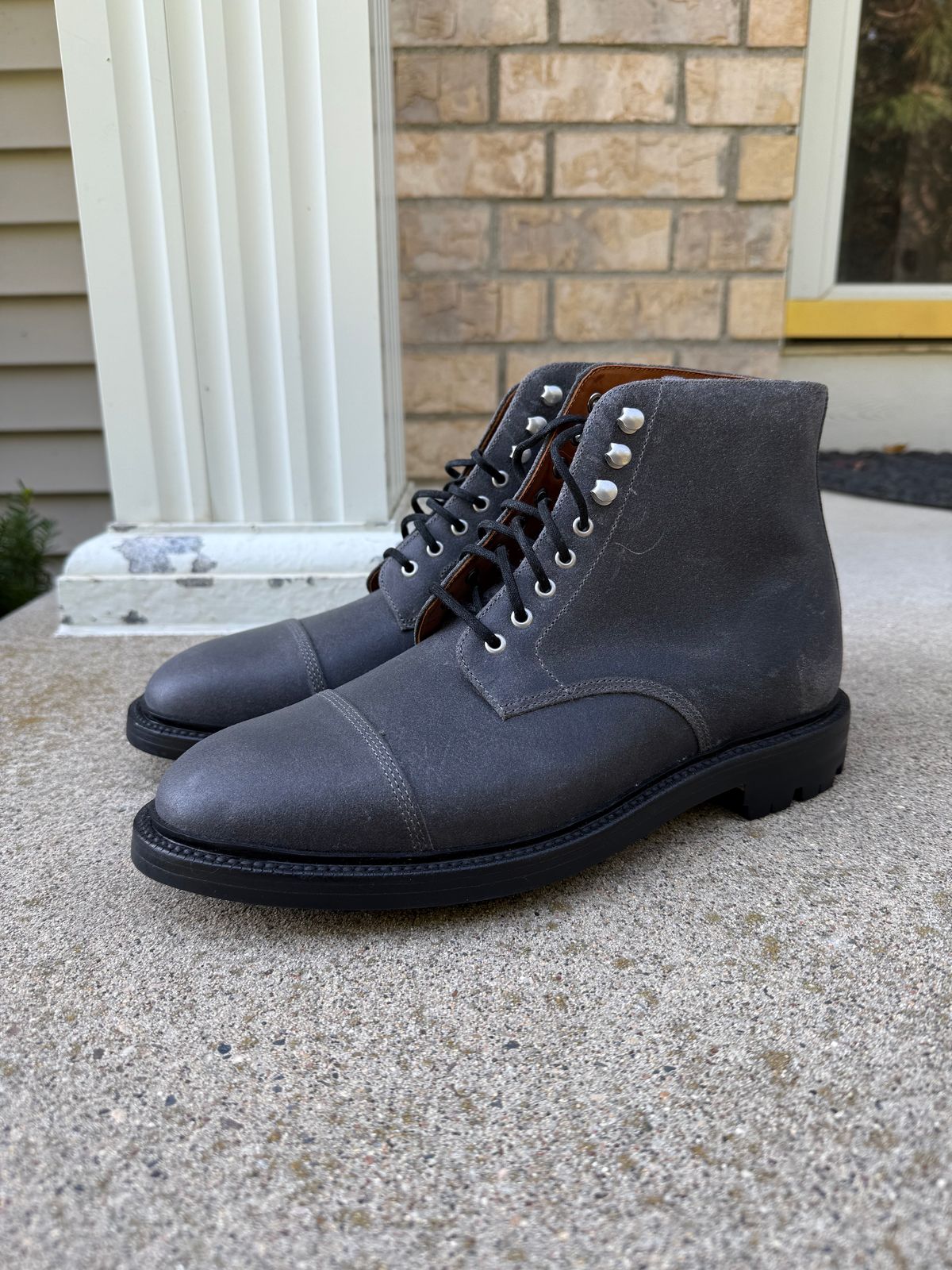 Photo by josiahmayo on October 3, 2025 of the Grant Stone Cap Toe Boot in C.F. Stead Frost Waxy Commander.