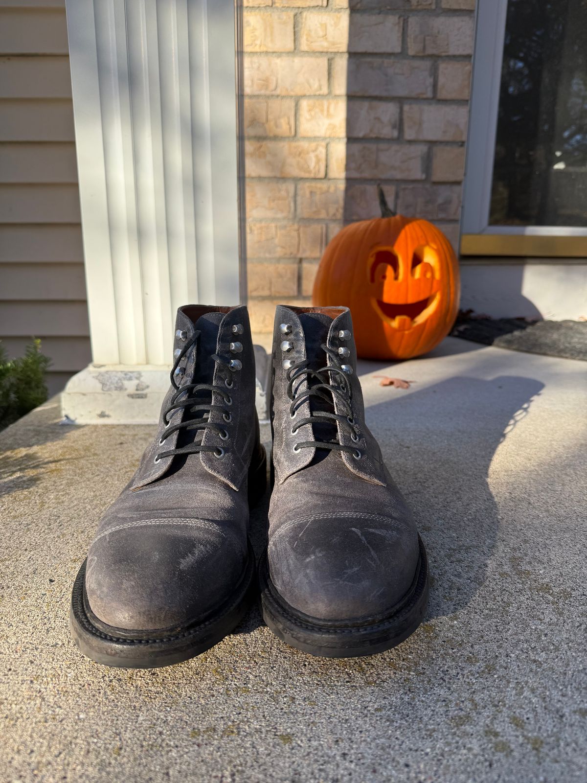 Photo by josiahmayo on November 3, 2025 of the Grant Stone Cap Toe Boot in C.F. Stead Frost Waxy Commander.