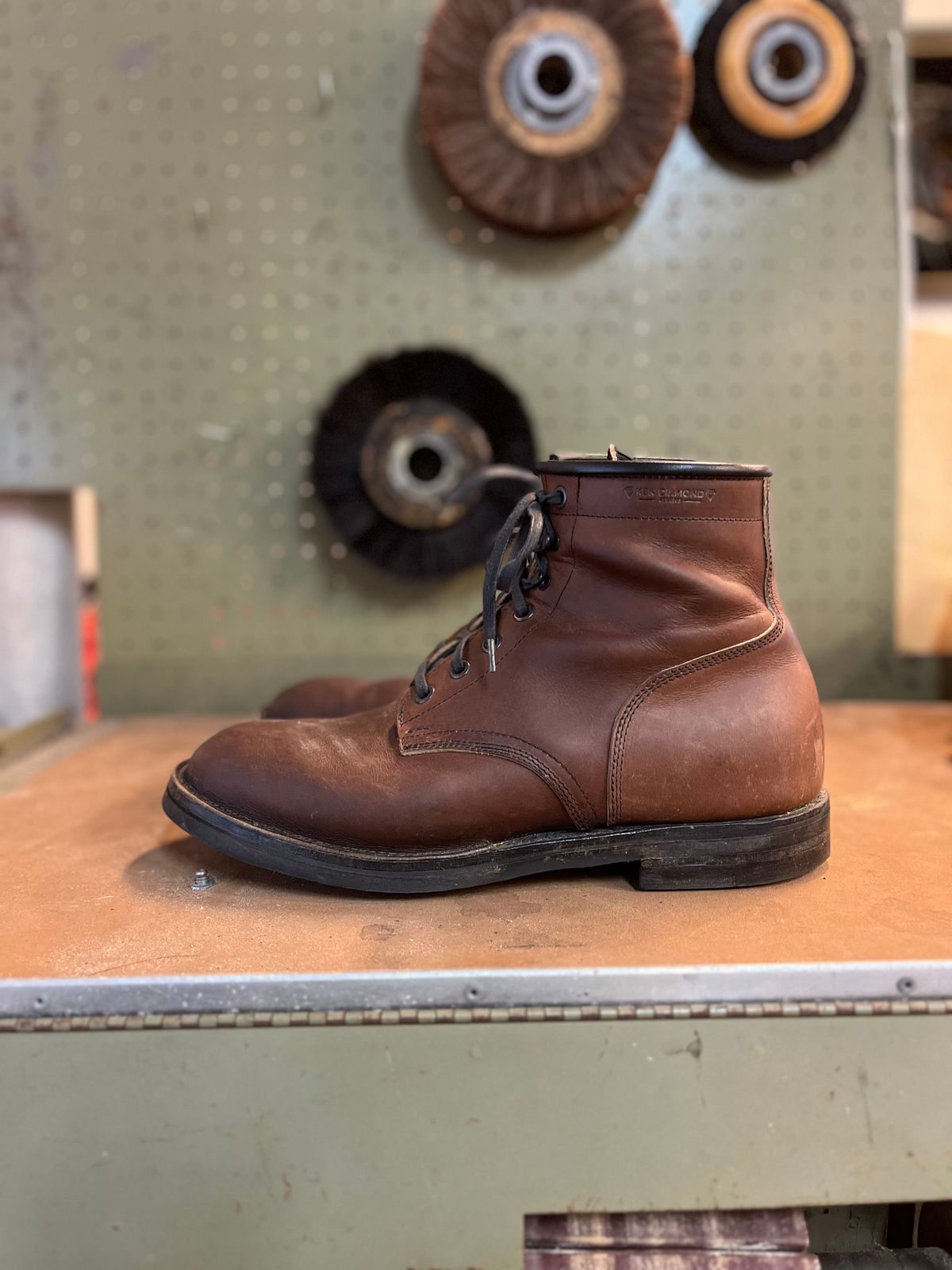 Photo by kendiamond on December 2, 2022 of the Ken Diamond Unlisted Model in S.B. Foot Amber Harness.
