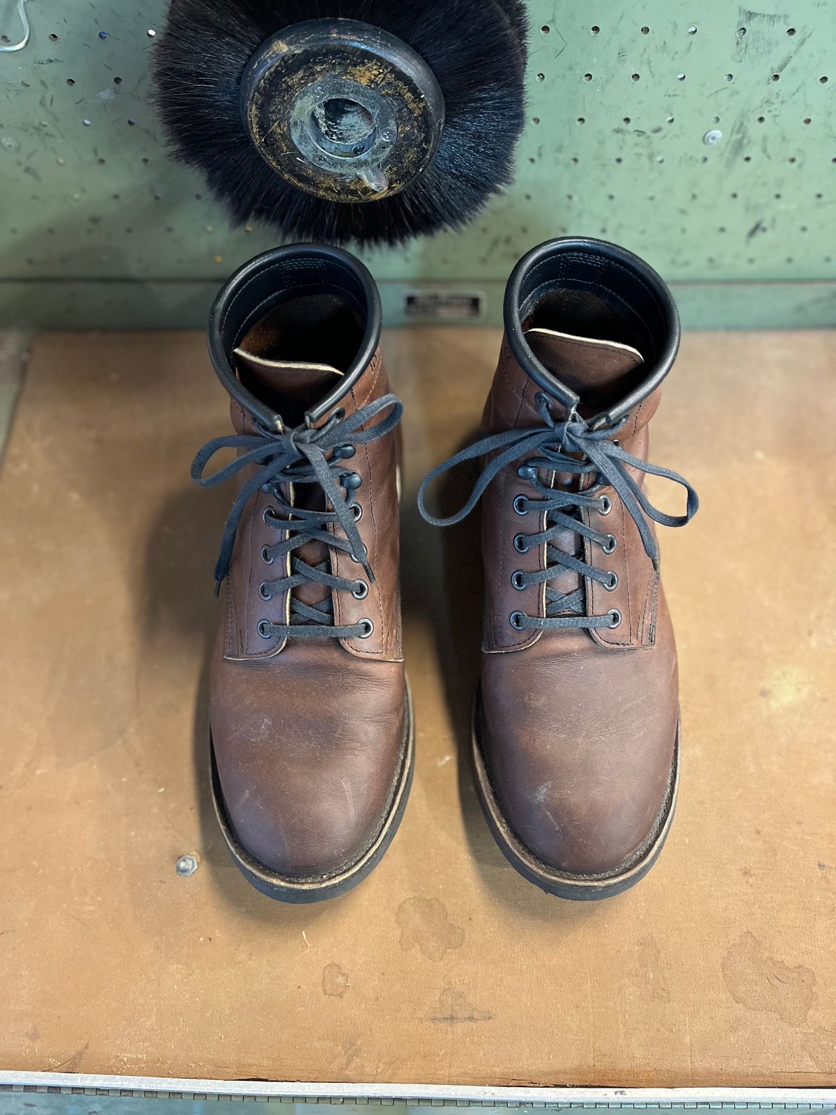 Photo by kendiamond on December 2, 2022 of the Ken Diamond Unlisted Model in S.B. Foot Amber Harness.