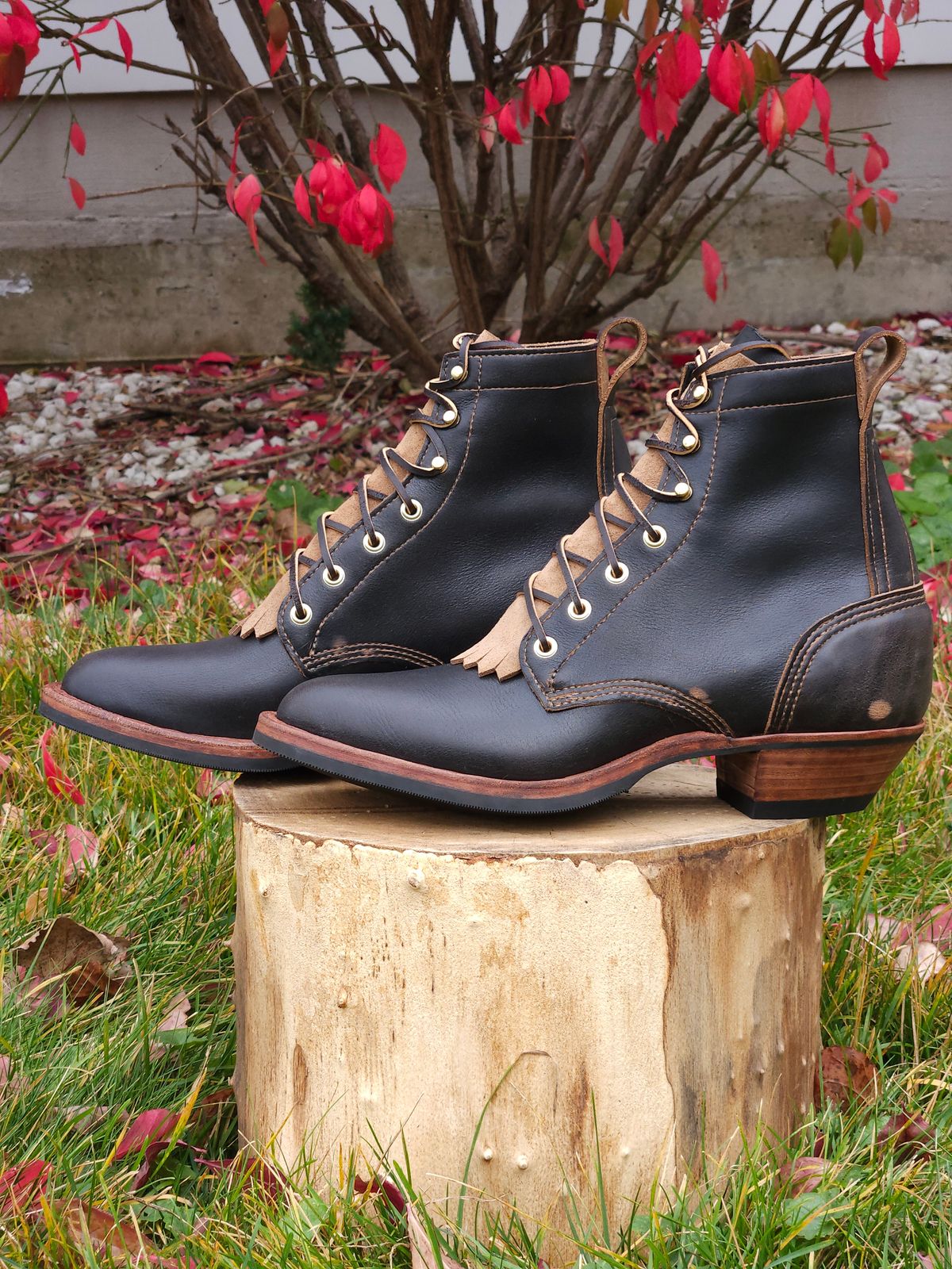 Photo by uriandries on November 5, 2024 of the Self-Made Packer in Horween Black Chromexcel (Milled).