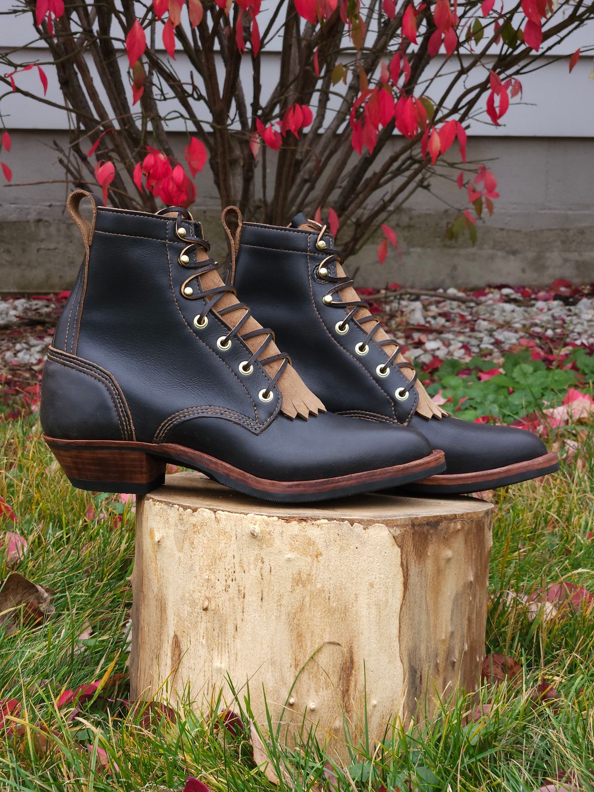 Photo by uriandries on November 5, 2024 of the Self-Made Packer in Horween Black Chromexcel (Milled).