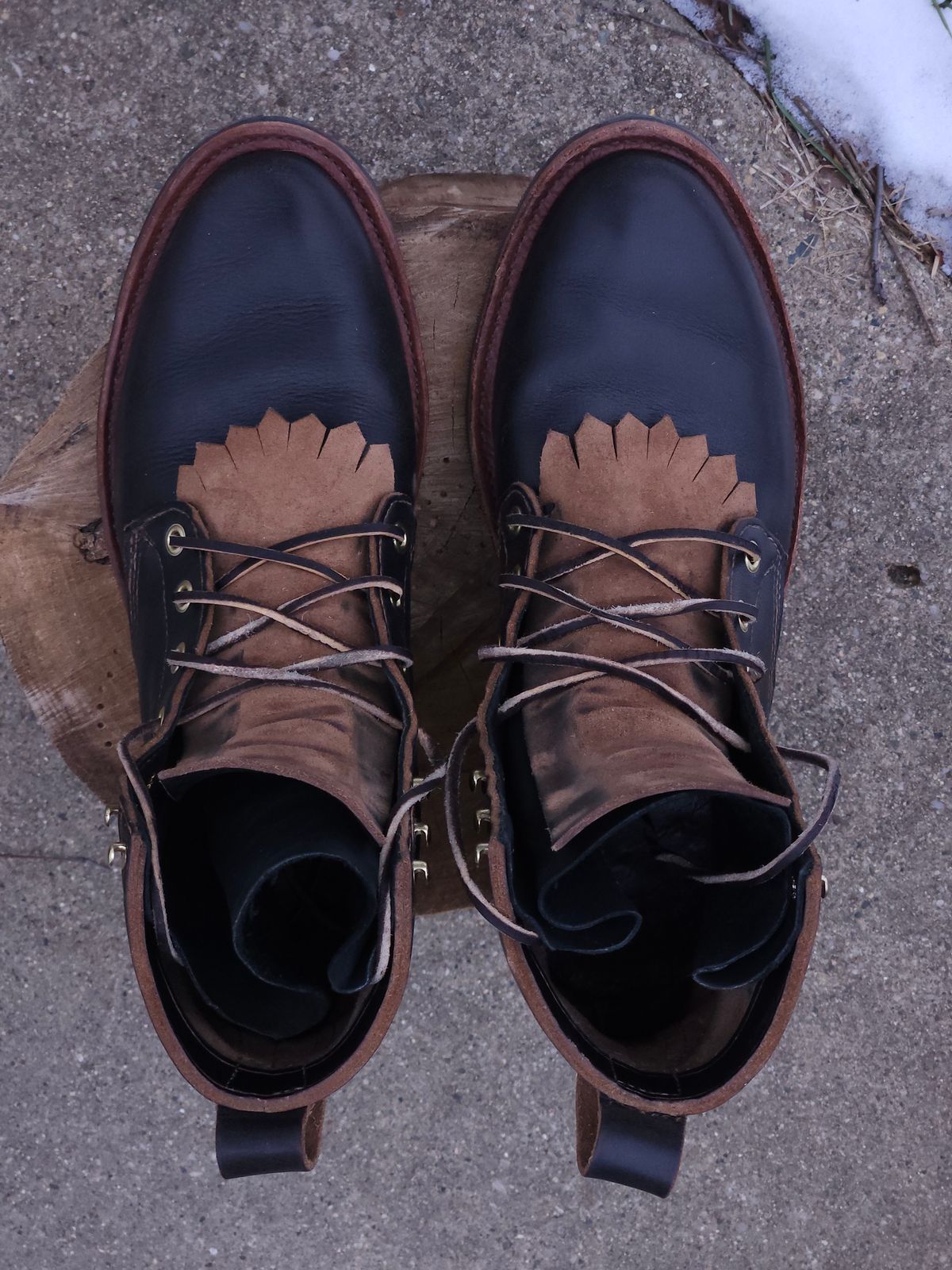 Photo by uriandries on January 5, 2025 of the Self-Made Packer in Horween Black Chromexcel (Milled).