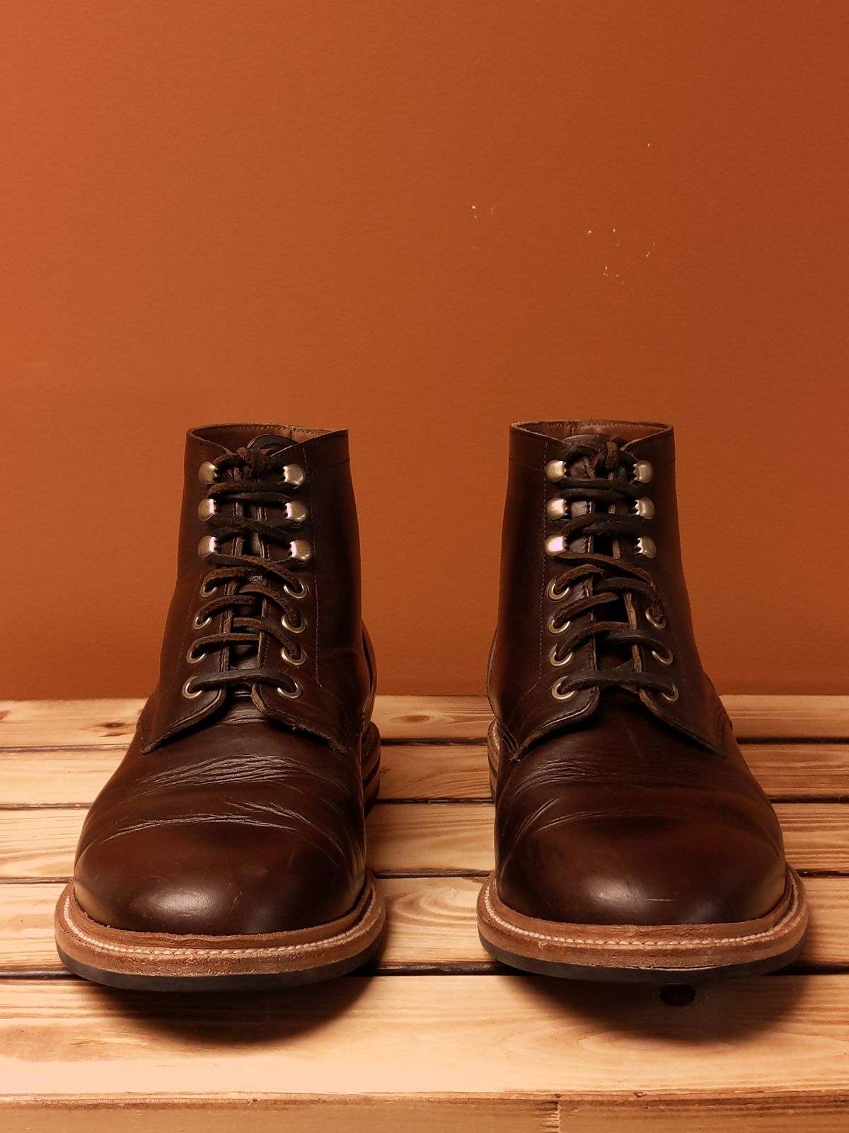 Photo by uriandries on November 2, 2023 of the Grant Stone Diesel Boot in Horween Crimson Chromexcel.