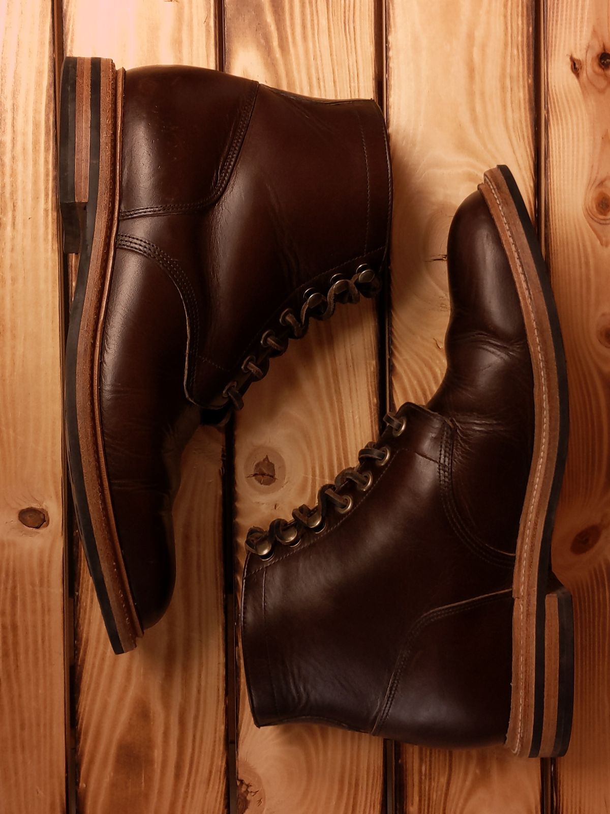Photo by uriandries on November 2, 2023 of the Grant Stone Diesel Boot in Horween Crimson Chromexcel.