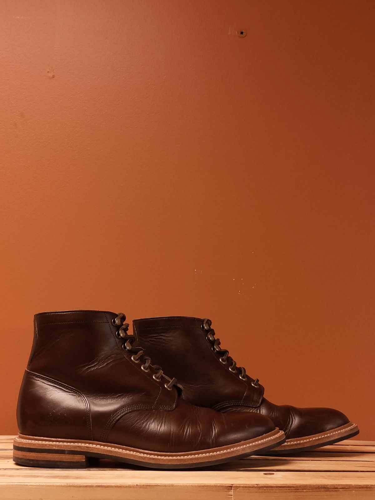 Photo by uriandries on November 2, 2023 of the Grant Stone Diesel Boot in Horween Crimson Chromexcel.