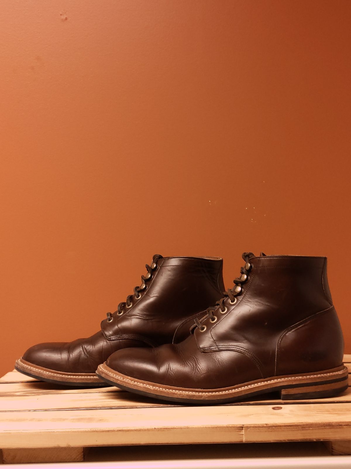 Photo by uriandries on December 4, 2023 of the Grant Stone Diesel Boot in Horween Crimson Chromexcel.