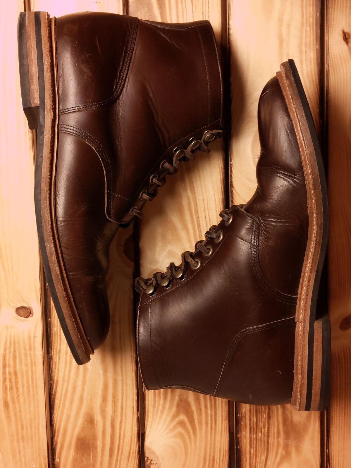Photo by uriandries on December 4, 2023 of the Grant Stone Diesel Boot in Horween Crimson Chromexcel.