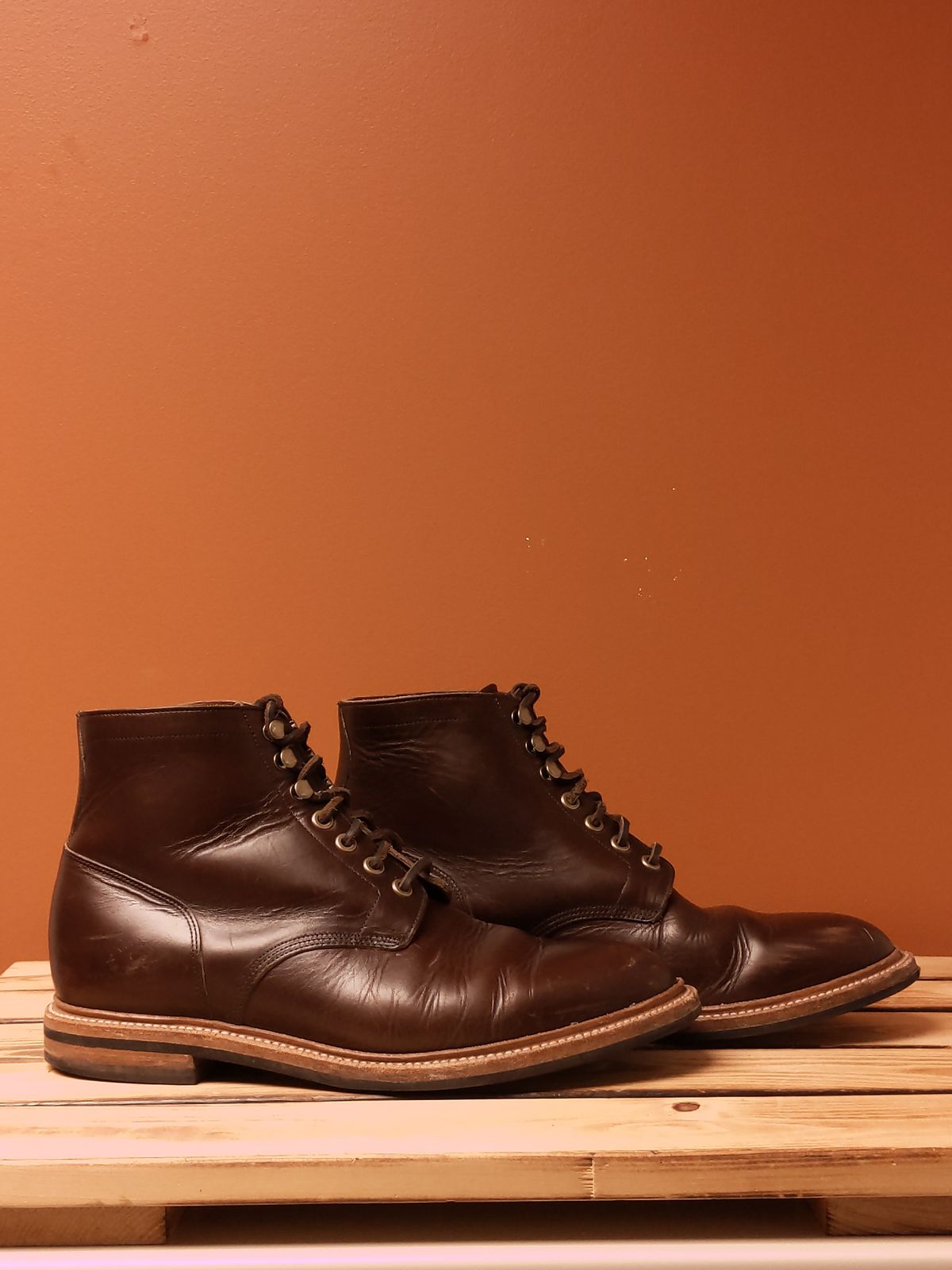 Photo by uriandries on December 4, 2023 of the Grant Stone Diesel Boot in Horween Crimson Chromexcel.