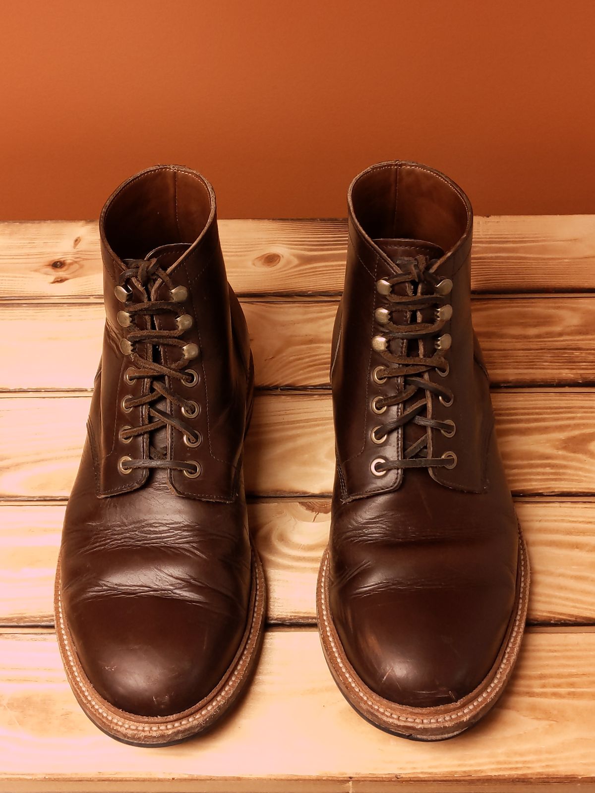 Photo by uriandries on December 4, 2023 of the Grant Stone Diesel Boot in Horween Crimson Chromexcel.