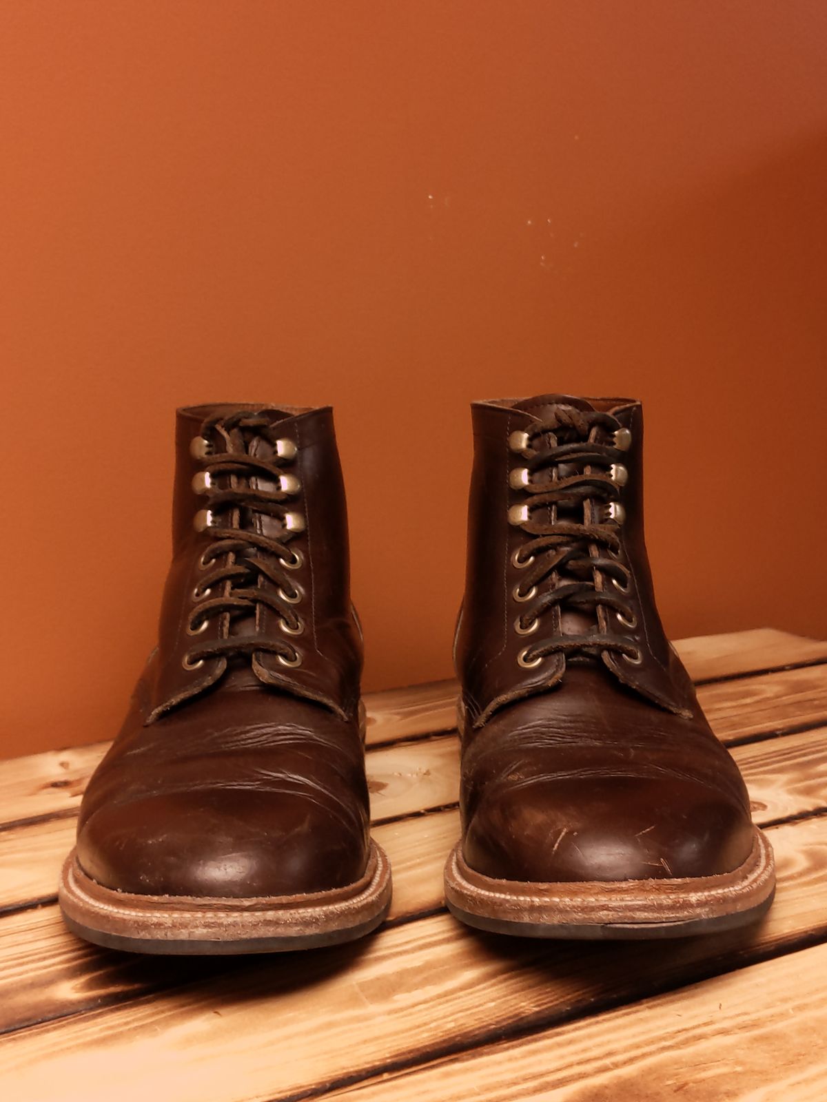 Photo by uriandries on January 3, 2024 of the Grant Stone Diesel Boot in Horween Crimson Chromexcel.