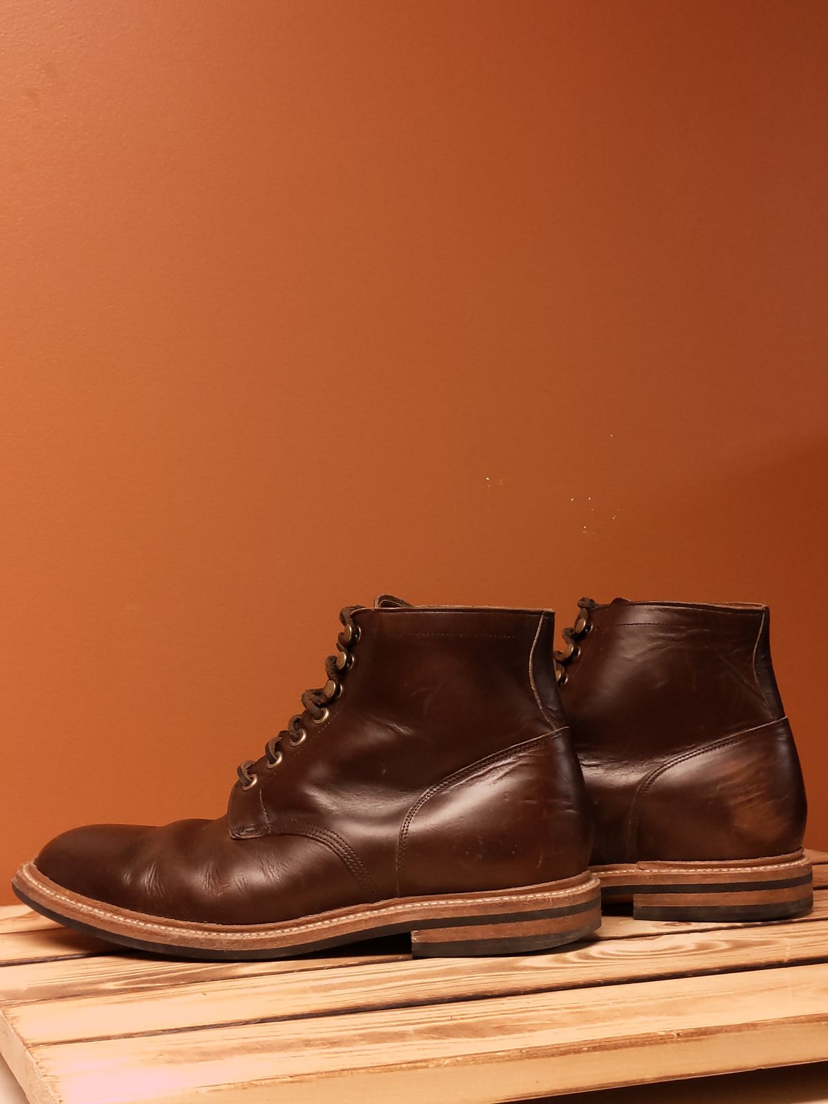 Photo by uriandries on January 3, 2024 of the Grant Stone Diesel Boot in Horween Crimson Chromexcel.