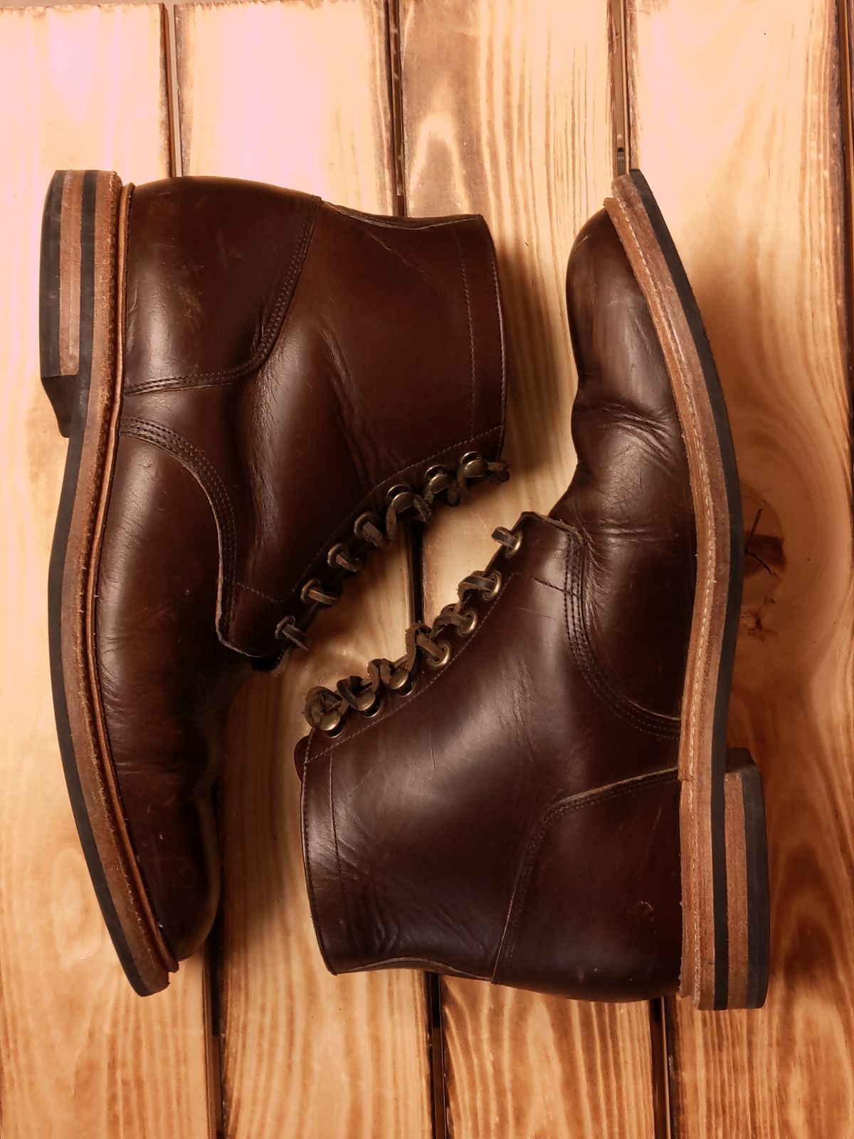Photo by uriandries on January 3, 2024 of the Grant Stone Diesel Boot in Horween Crimson Chromexcel.