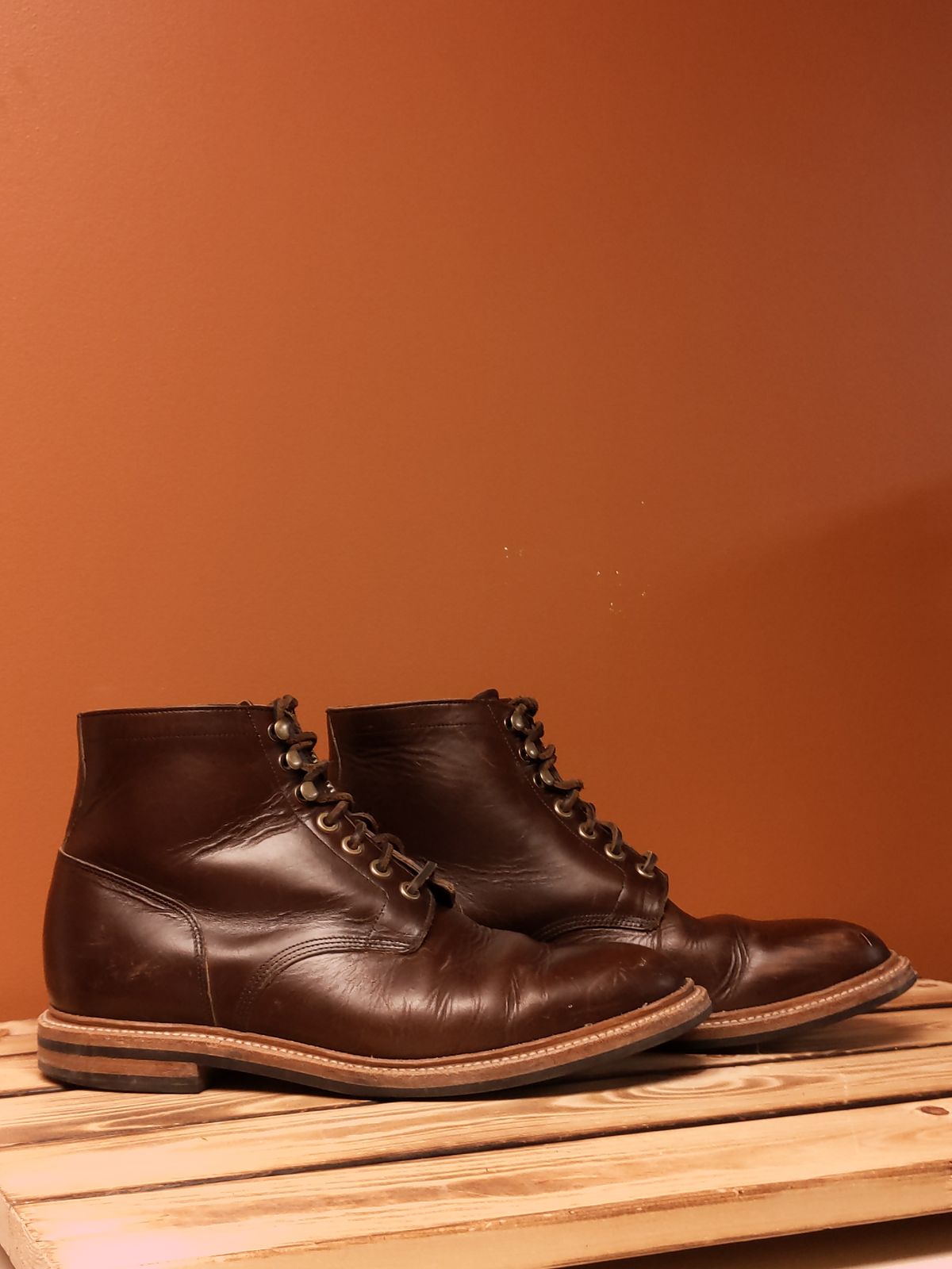 Photo by uriandries on January 3, 2024 of the Grant Stone Diesel Boot in Horween Crimson Chromexcel.