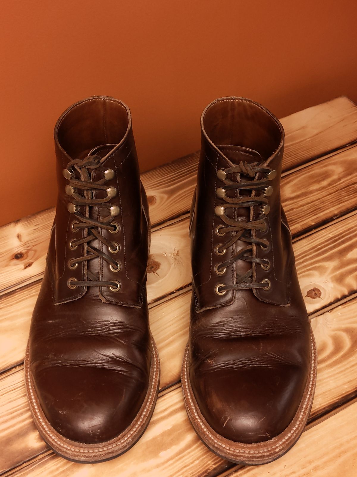 Photo by uriandries on January 3, 2024 of the Grant Stone Diesel Boot in Horween Crimson Chromexcel.