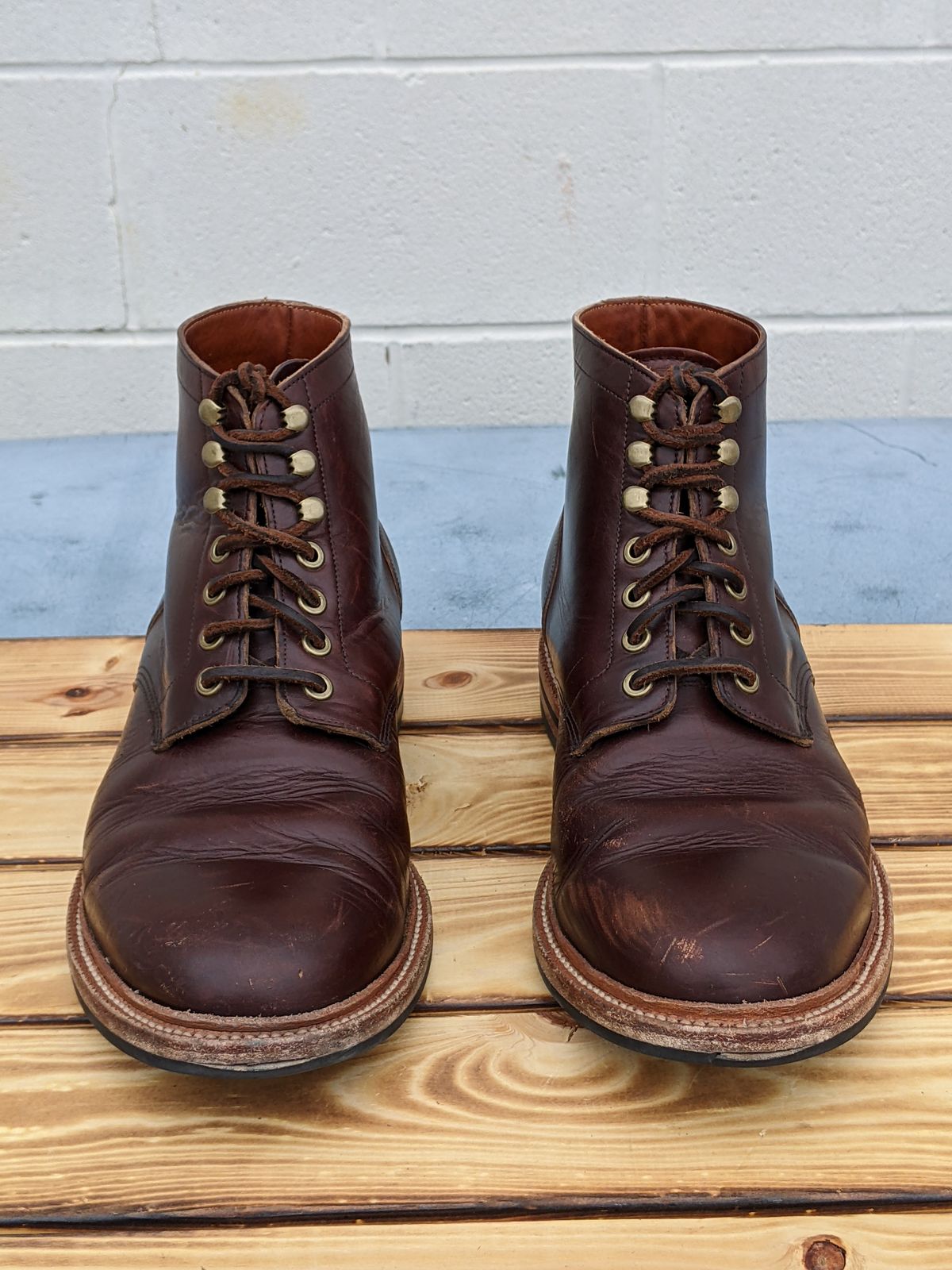 Photo by uriandries on February 5, 2024 of the Grant Stone Diesel Boot in Horween Crimson Chromexcel.