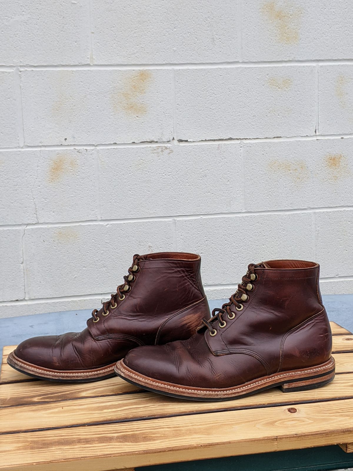 Photo by uriandries on February 5, 2024 of the Grant Stone Diesel Boot in Horween Crimson Chromexcel.