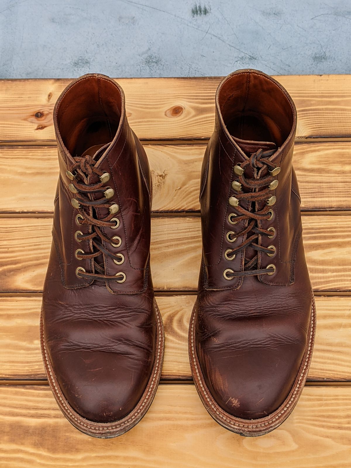 Photo by uriandries on February 5, 2024 of the Grant Stone Diesel Boot in Horween Crimson Chromexcel.