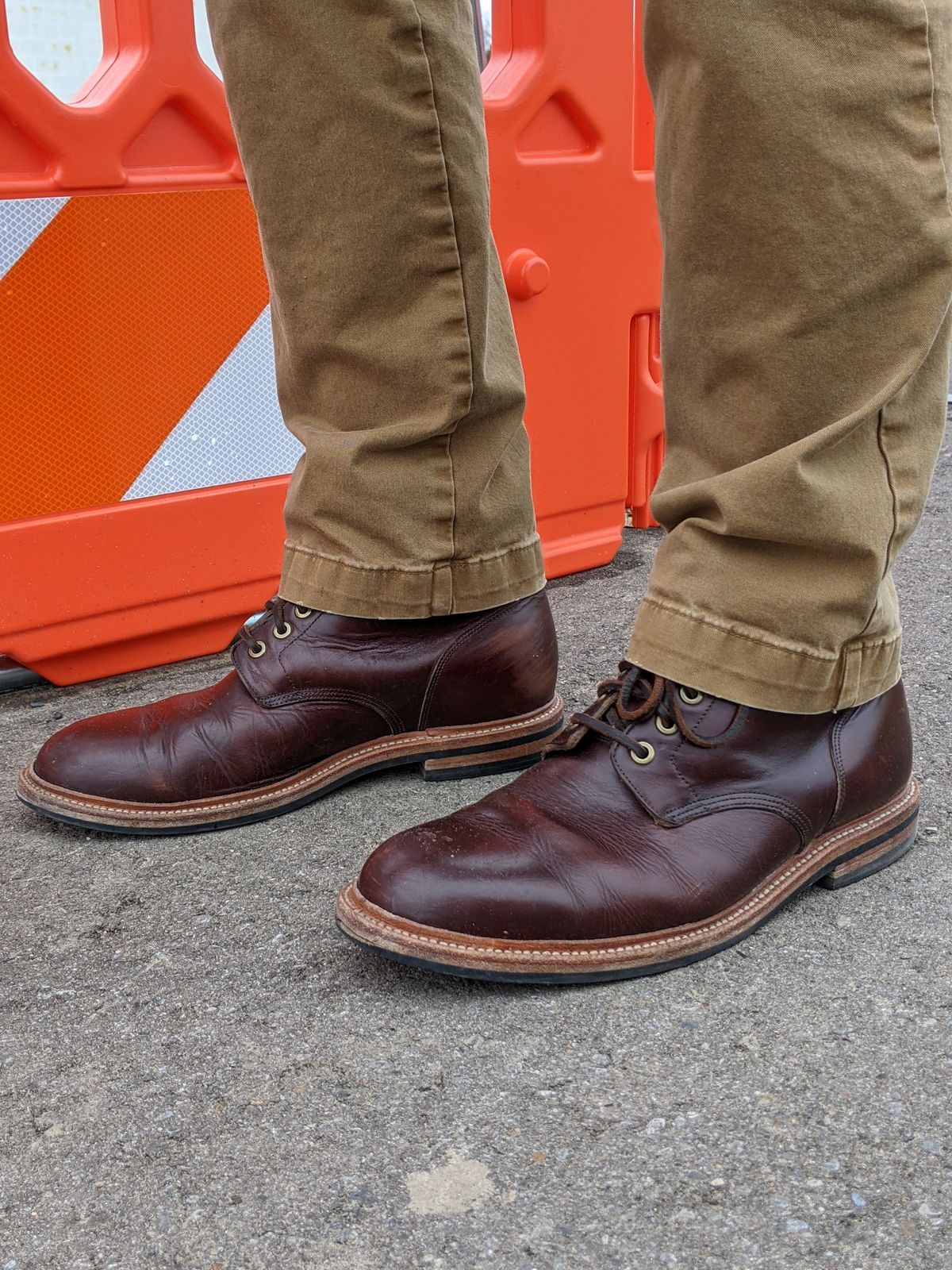 Photo by uriandries on March 5, 2024 of the Grant Stone Diesel Boot in Horween Crimson Chromexcel.