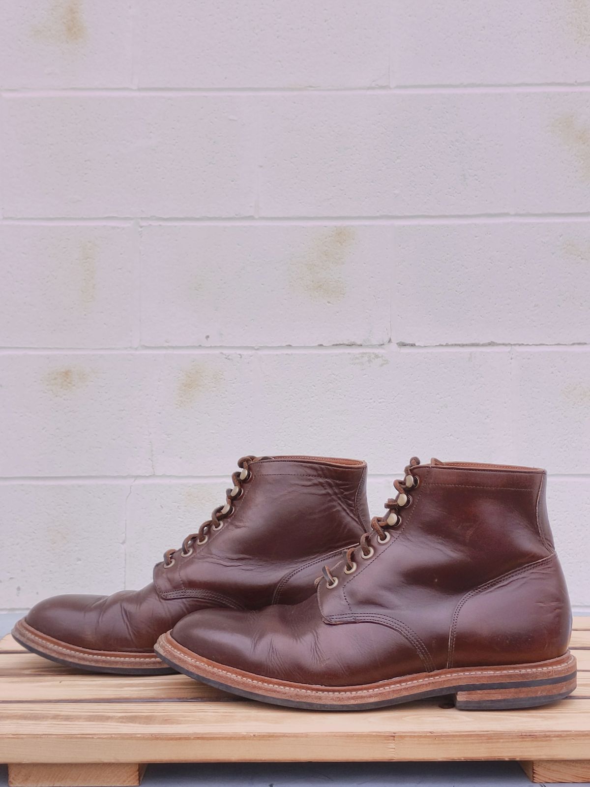 Photo by uriandries on March 5, 2024 of the Grant Stone Diesel Boot in Horween Crimson Chromexcel.