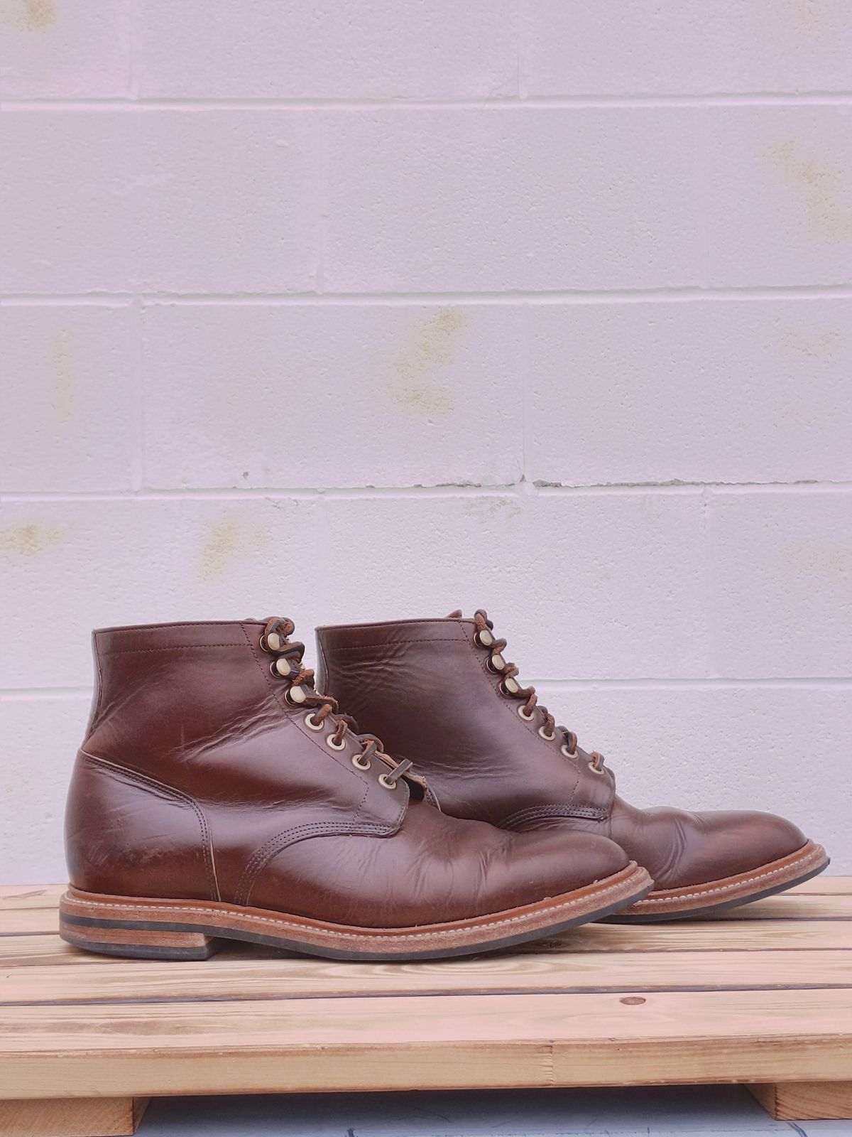 Photo by uriandries on March 5, 2024 of the Grant Stone Diesel Boot in Horween Crimson Chromexcel.