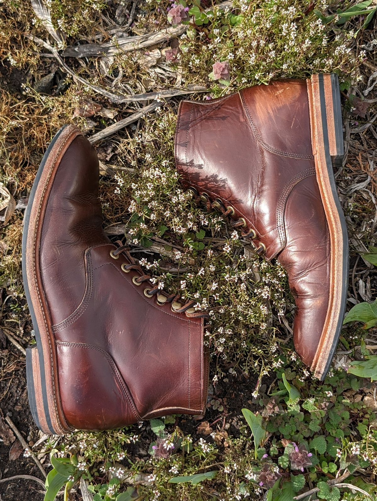 Photo by uriandries on April 6, 2024 of the Grant Stone Diesel Boot in Horween Crimson Chromexcel.