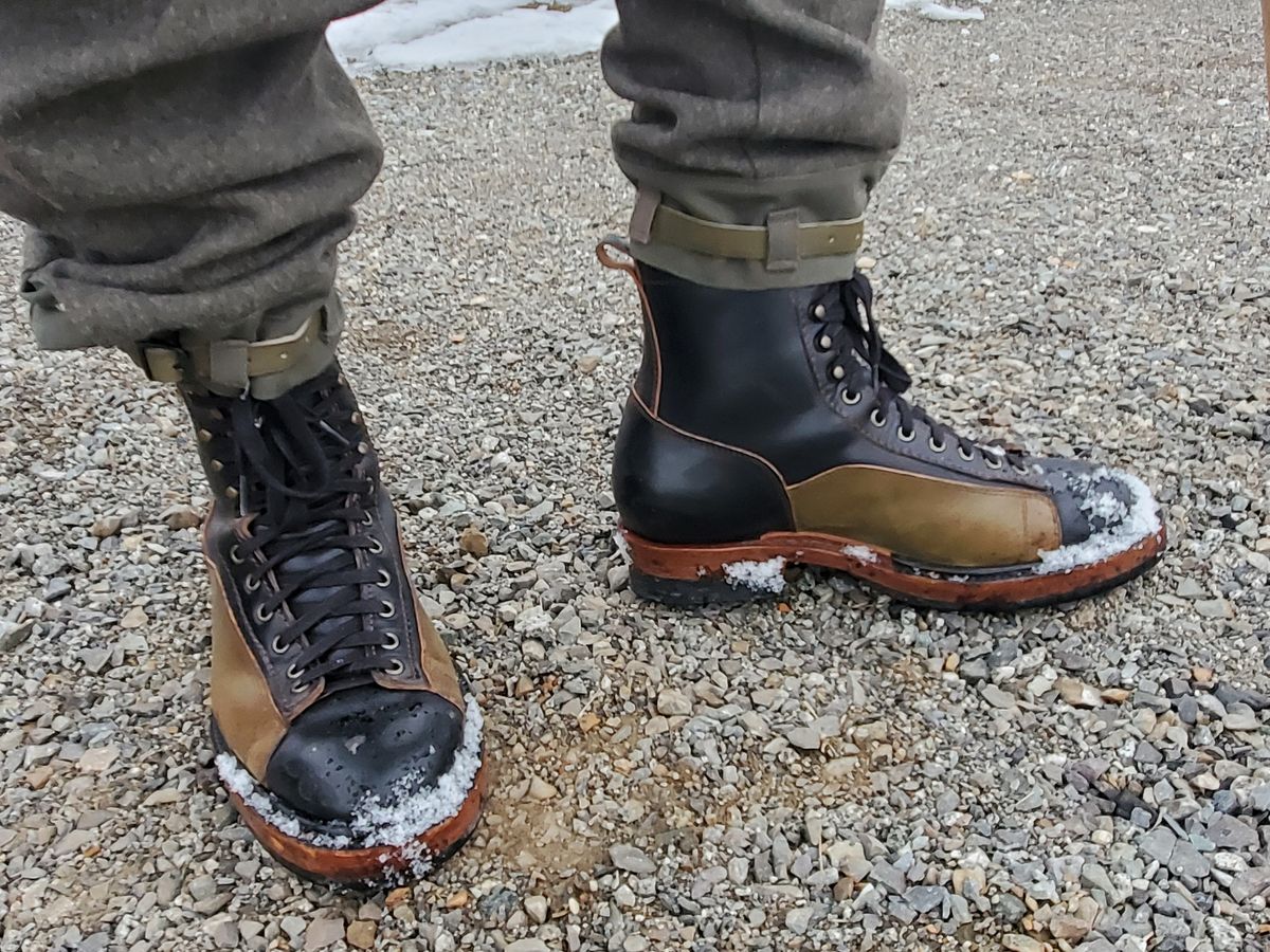 Photo by Akslavelabor on November 16, 2022 of the Prof Barnets Lucky Boots in Maryam Black Horsebutt.