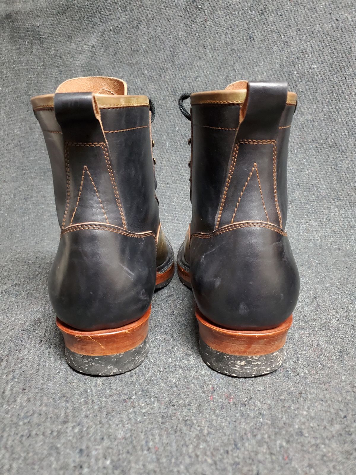Photo by Akslavelabor on December 6, 2022 of the Prof Barnets Lucky Boots in Maryam Black Horsebutt.