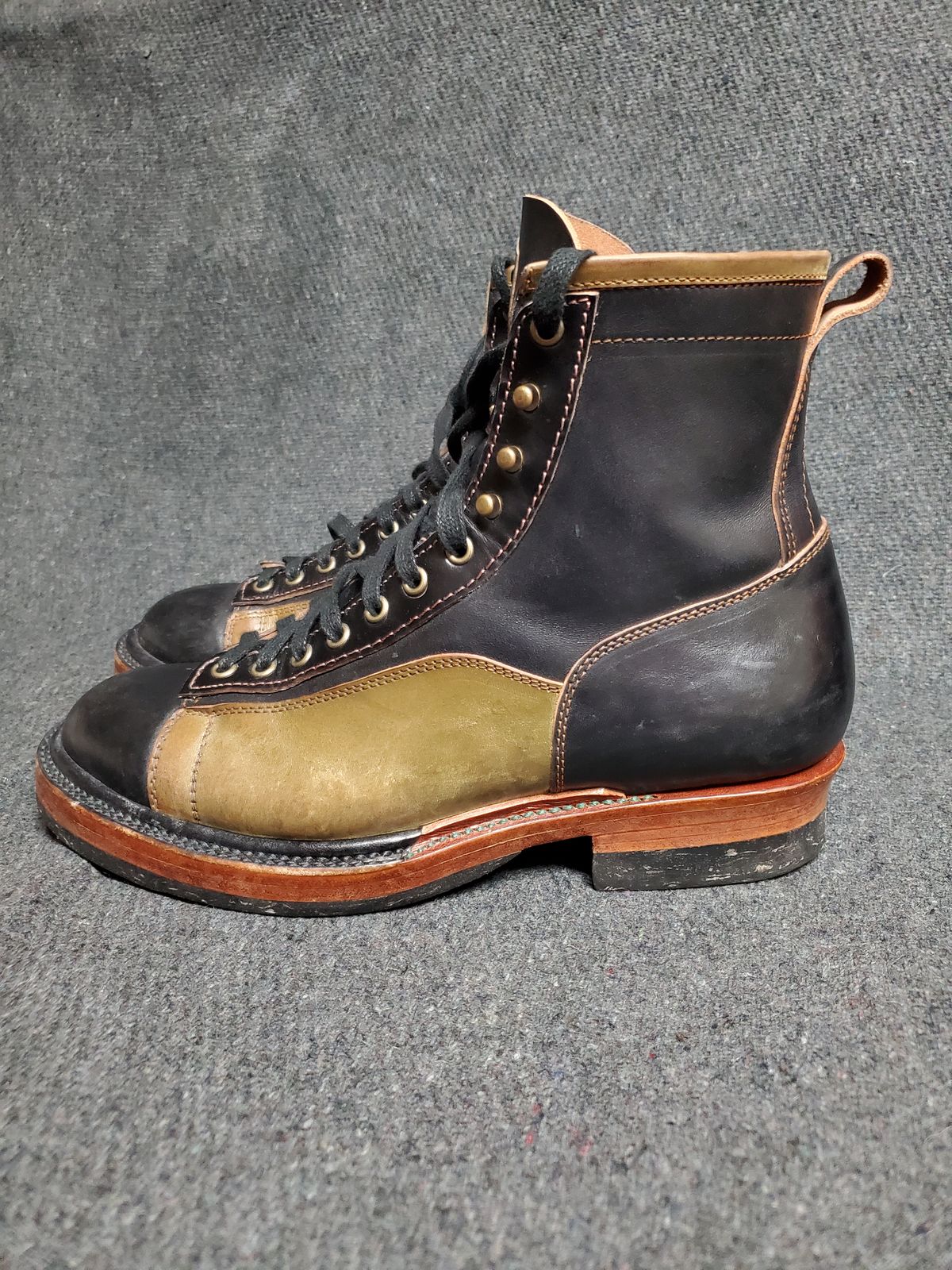 Photo by Akslavelabor on December 6, 2022 of the Prof Barnets Lucky Boots in Maryam Black Horsebutt.