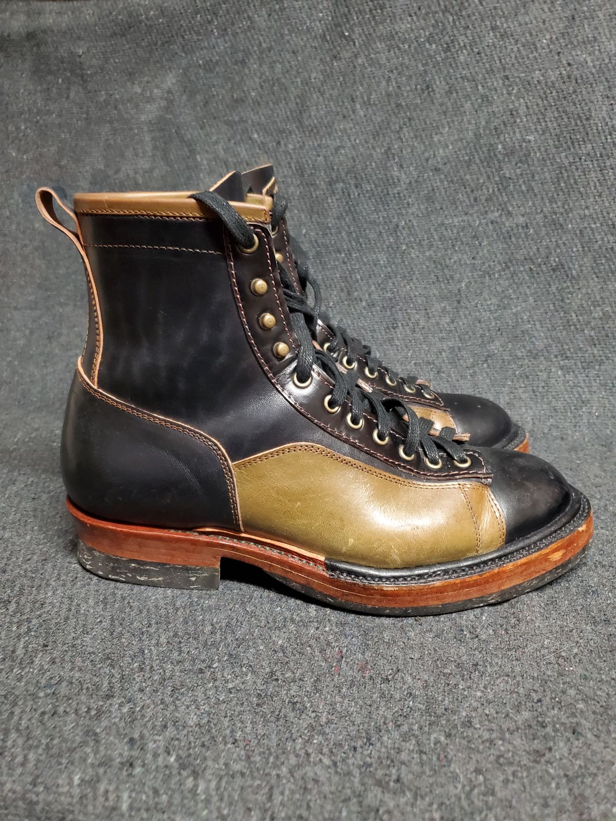 Photo by Akslavelabor on December 6, 2022 of the Prof Barnets Lucky Boots in Maryam Black Horsebutt.