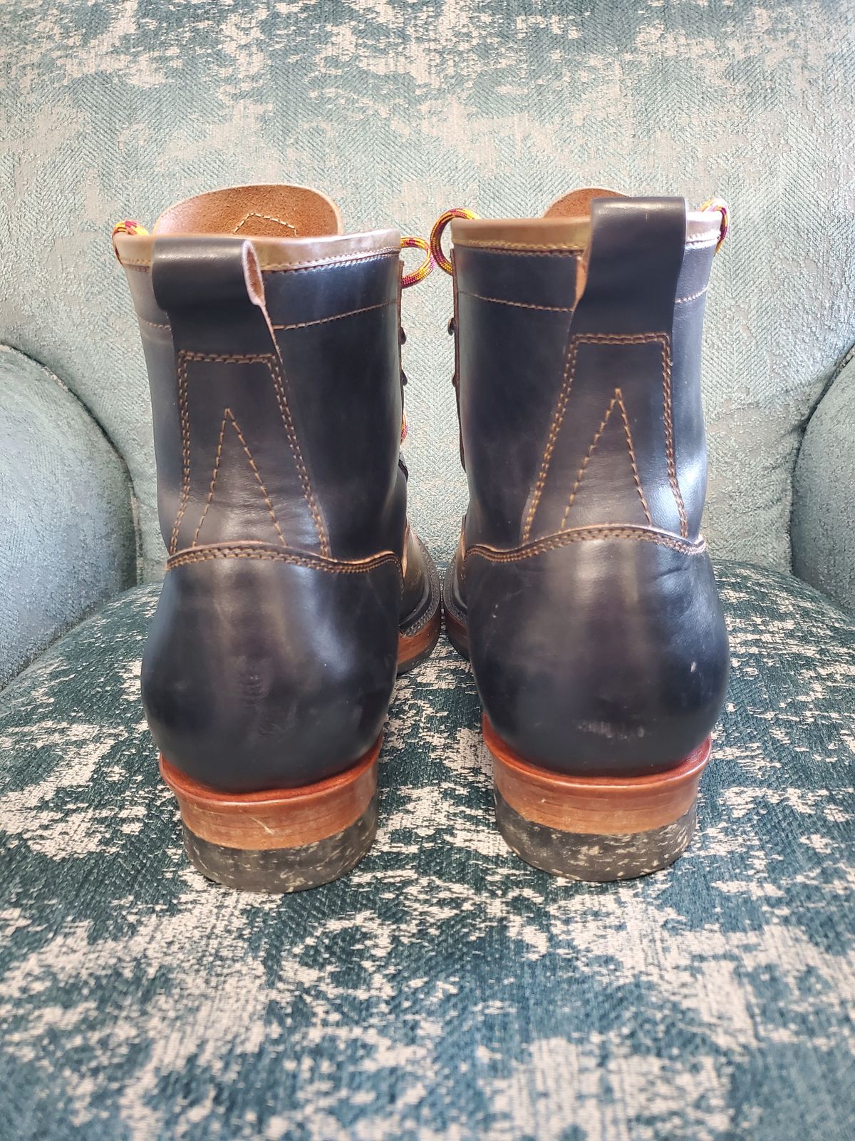 Photo by Akslavelabor on February 3, 2023 of the Prof Barnets Lucky Boots in Maryam Black Horsebutt.