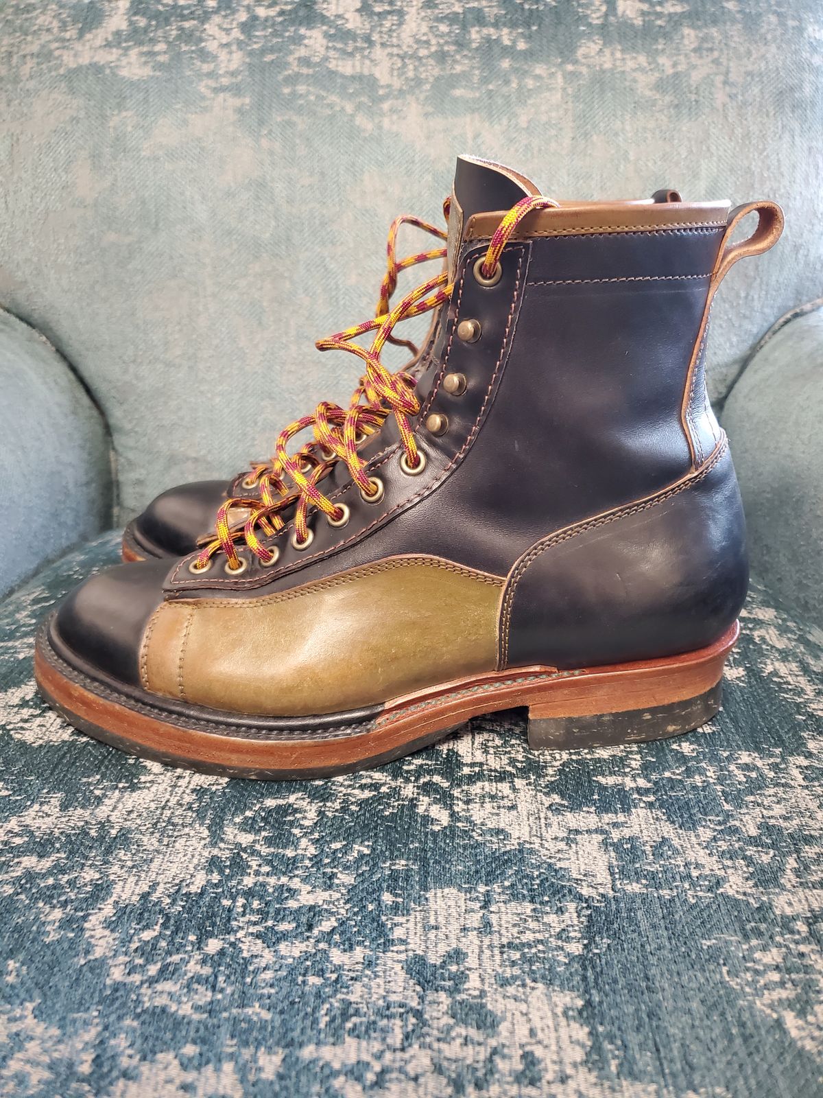 Photo by Akslavelabor on February 3, 2023 of the Prof Barnets Lucky Boots in Maryam Black Horsebutt.