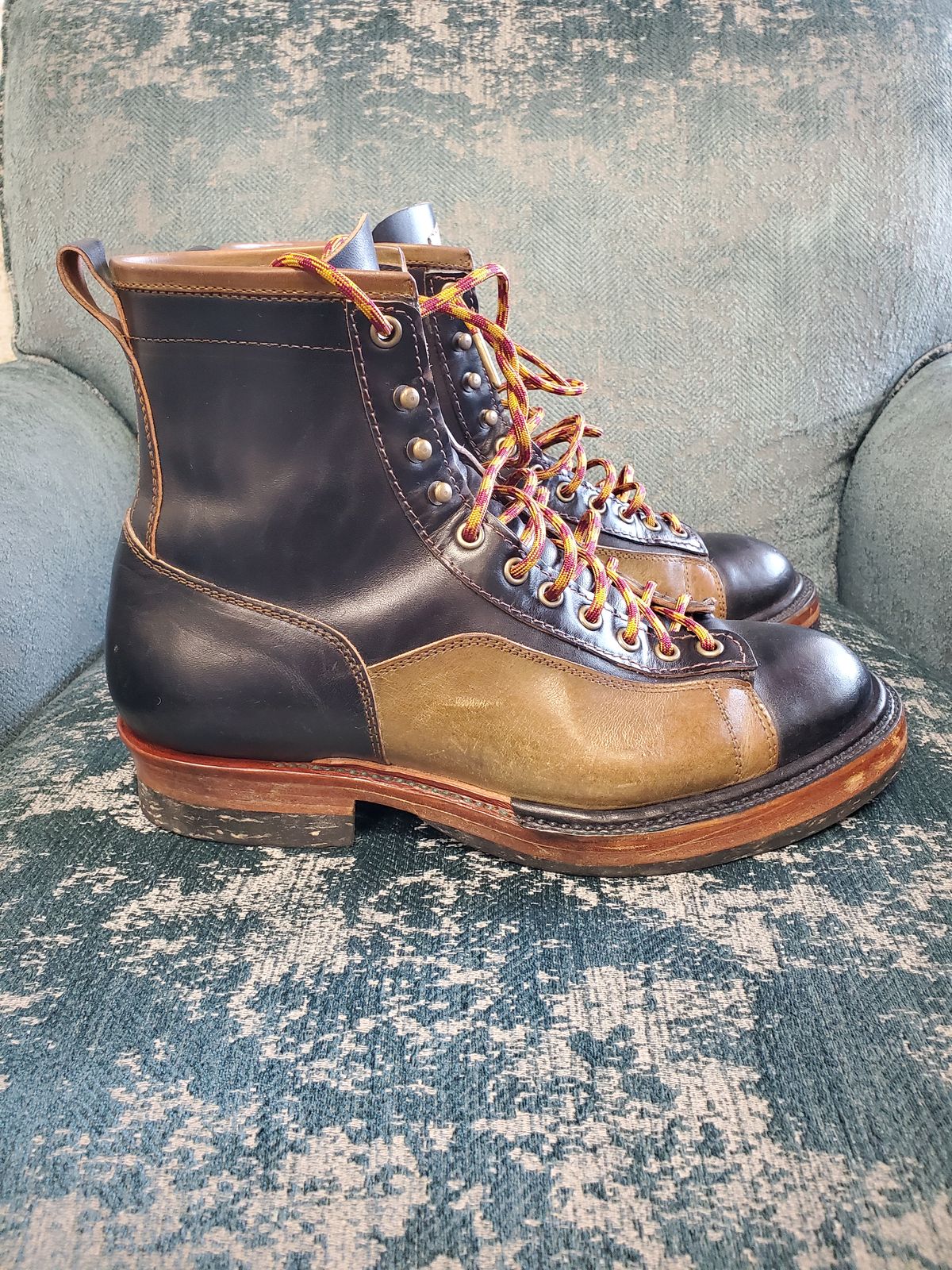 Photo by Akslavelabor on February 3, 2023 of the Prof Barnets Lucky Boots in Maryam Black Horsebutt.