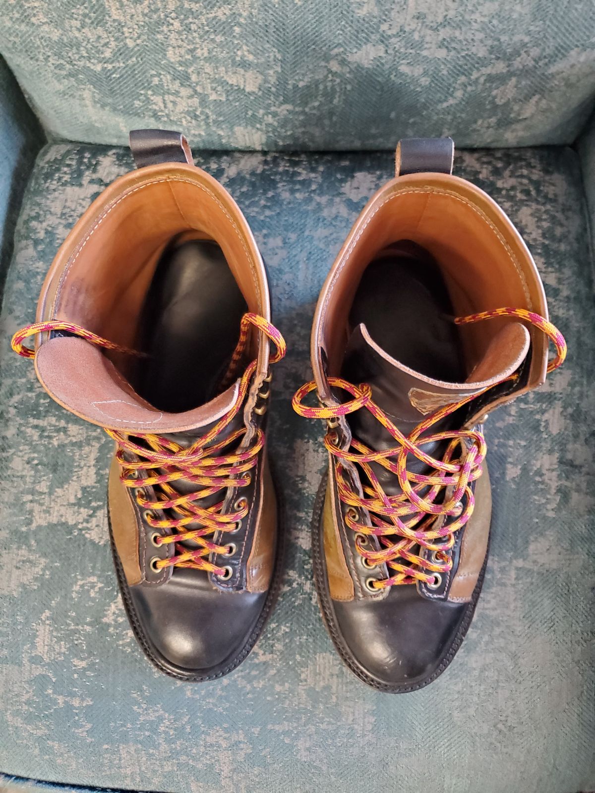 Photo by Akslavelabor on February 3, 2023 of the Prof Barnets Lucky Boots in Maryam Black Horsebutt.