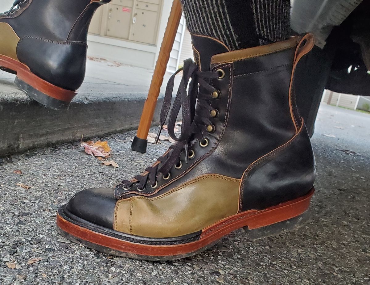 Photo by Akslavelabor on November 2, 2022 of the Prof Barnets Lucky Boots in Maryam Black Horsebutt.