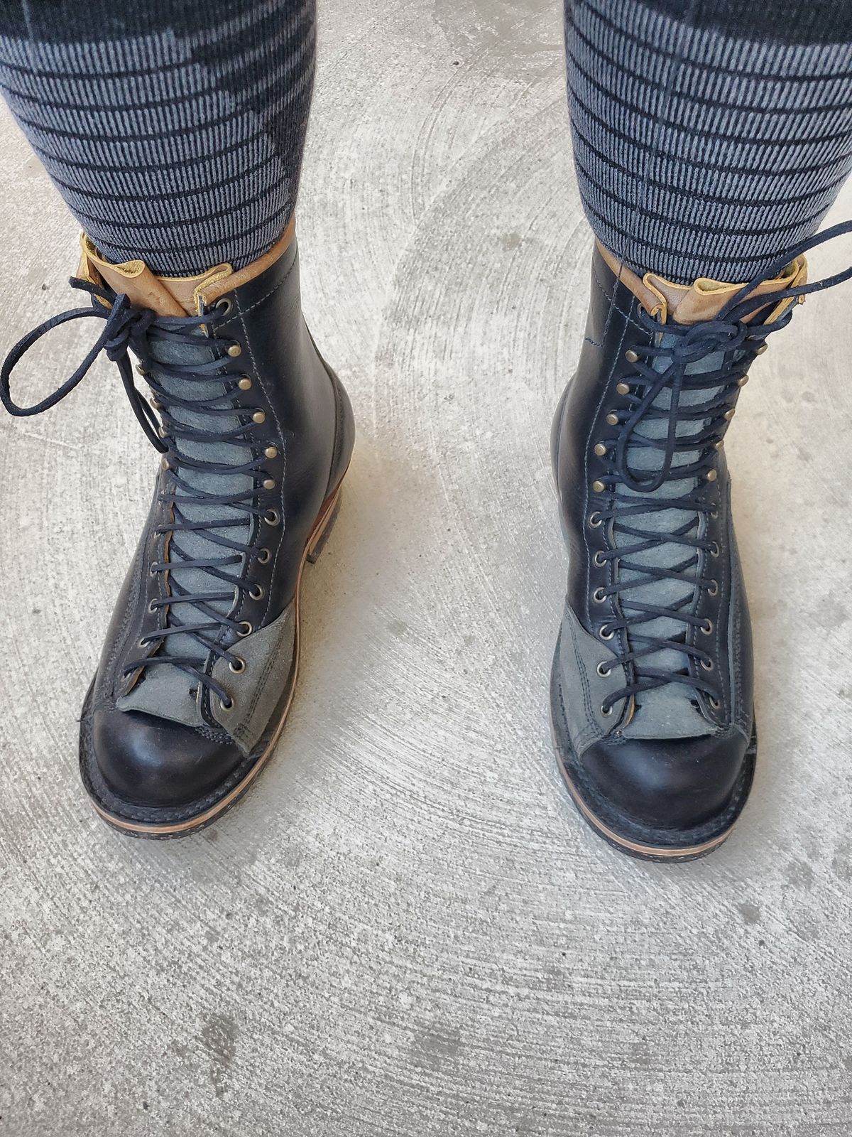 Photo by Akslavelabor on October 3, 2023 of the Frank's Boots Monkey Boot in Horween Black Essex.