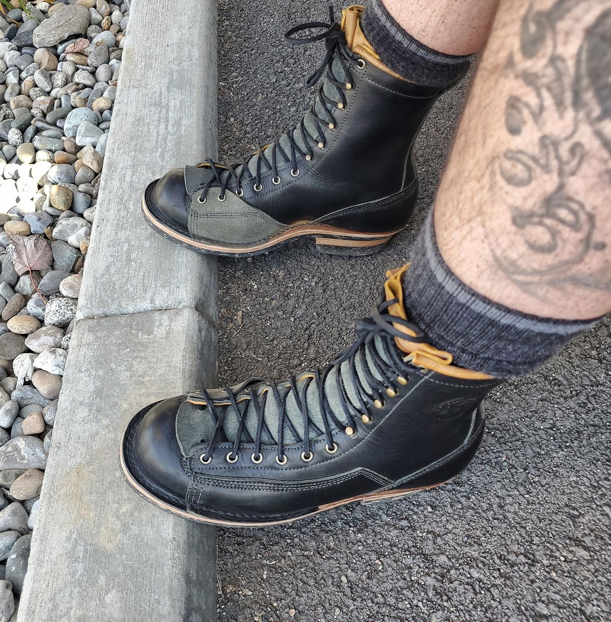 Photo by Akslavelabor on October 9, 2023 of the Frank's Boots Monkey Boot in Horween Black Essex.