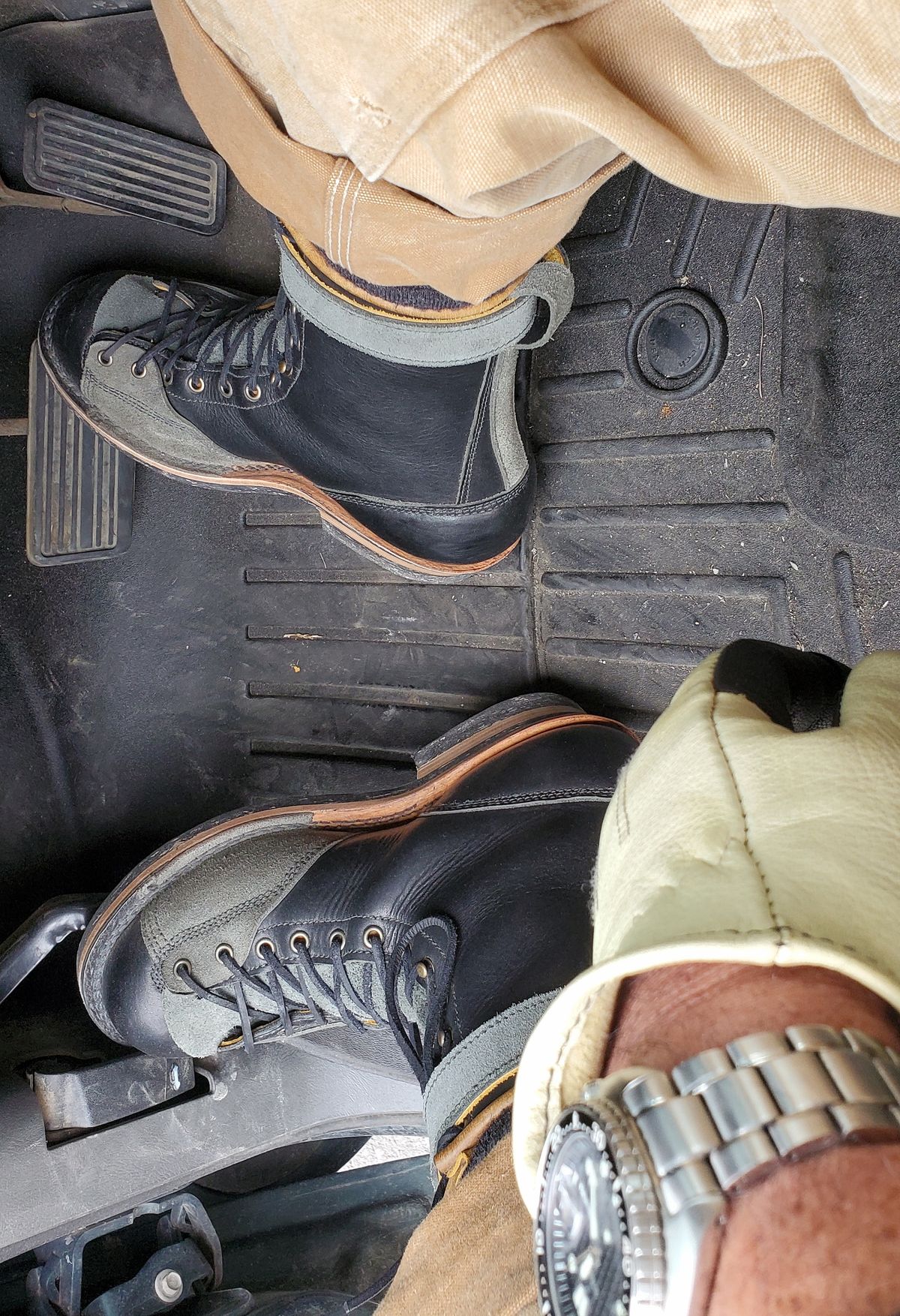 Photo by Akslavelabor on October 11, 2023 of the Frank's Boots Monkey Boot in Horween Black Essex.