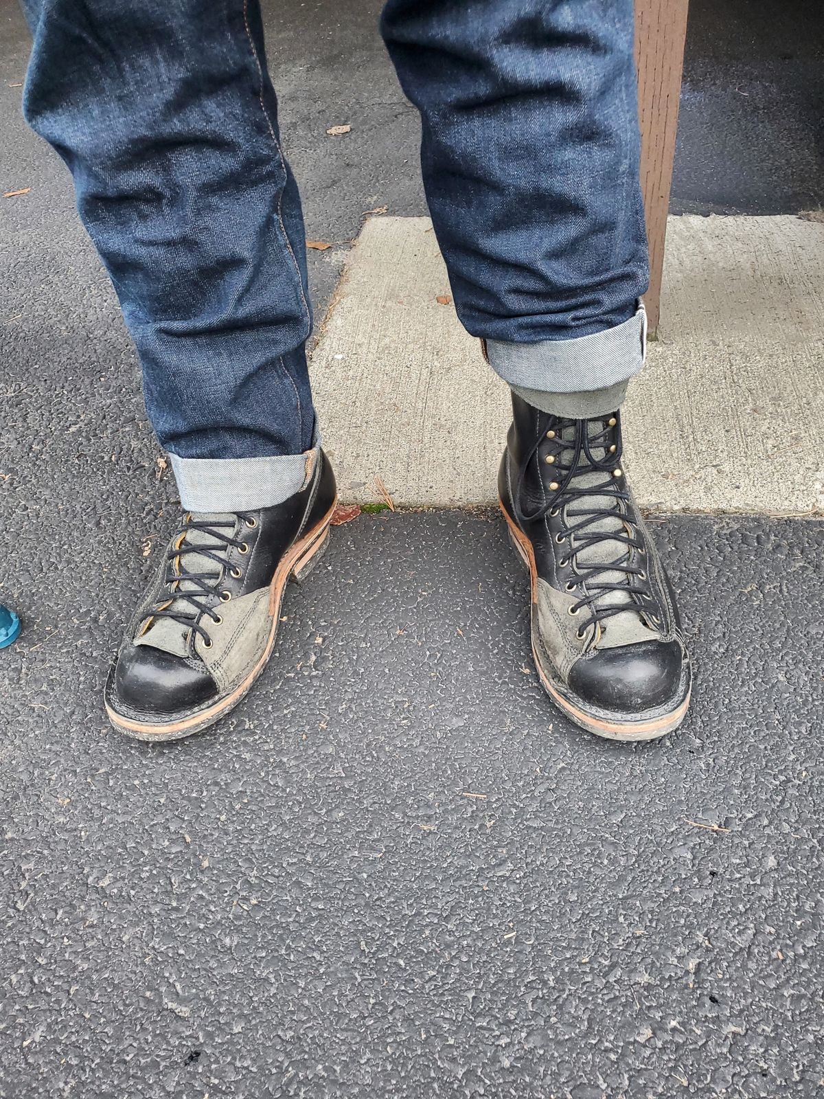 Photo by Akslavelabor on November 9, 2023 of the Frank's Boots Monkey Boot in Horween Black Essex.