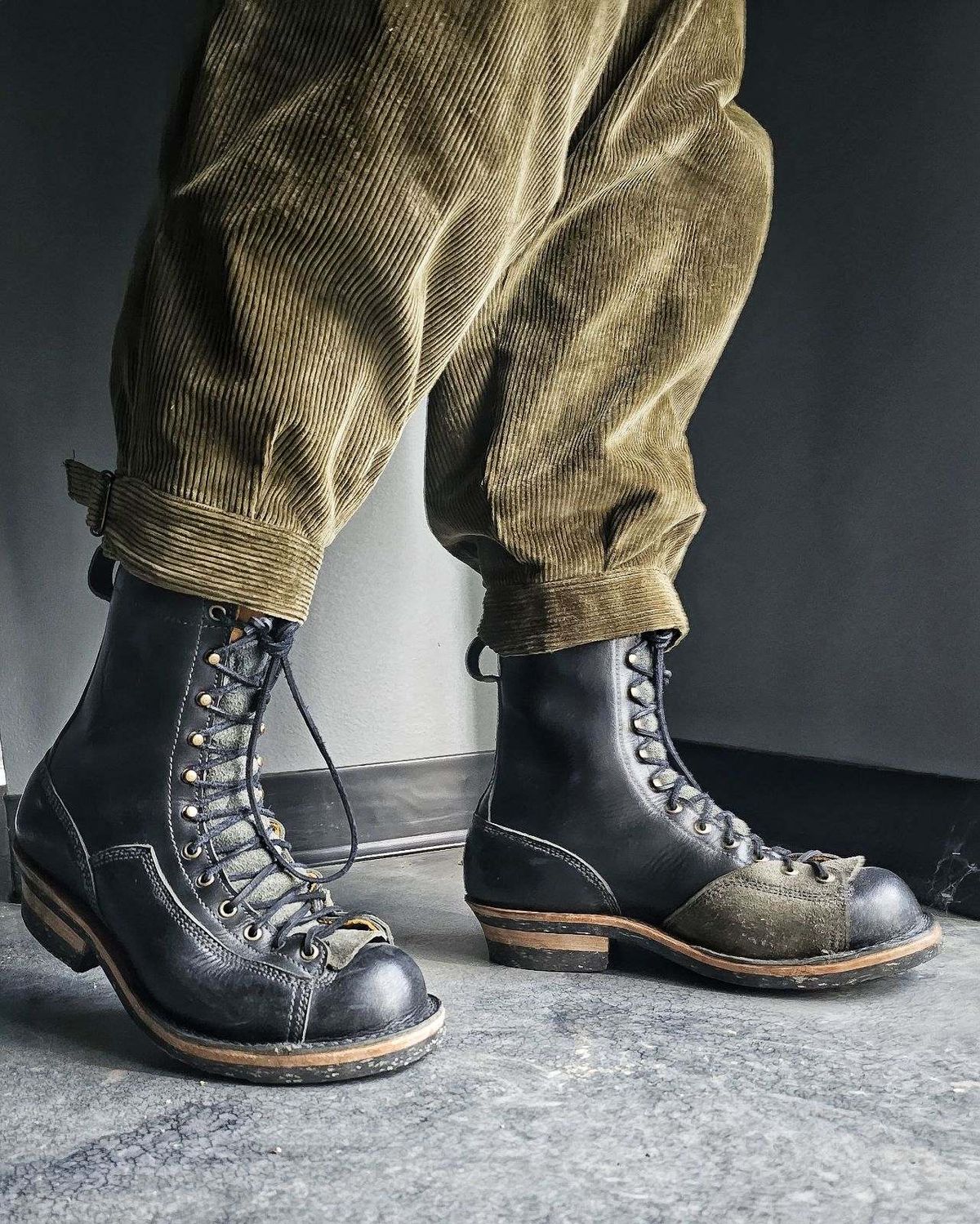 Photo by Akslavelabor on November 22, 2023 of the Frank's Boots Monkey Boot in Horween Black Essex.