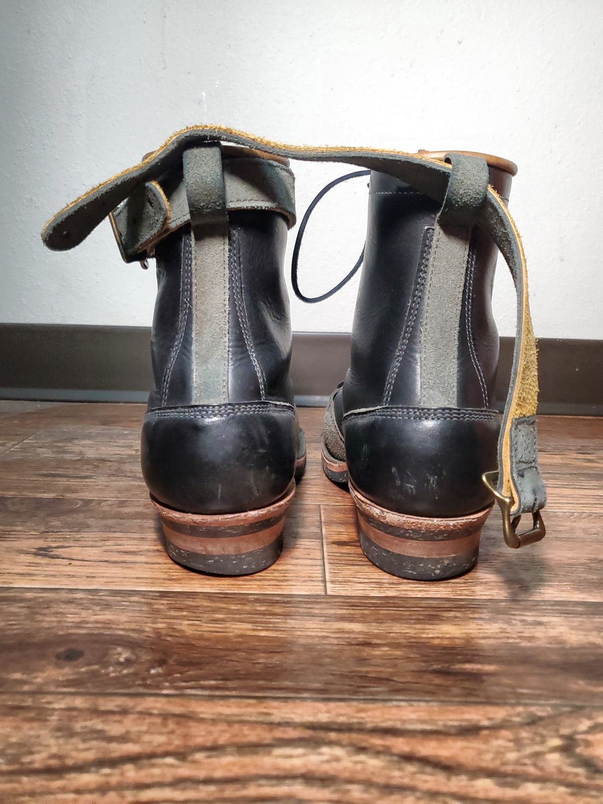 Photo by Akslavelabor on January 6, 2024 of the Frank's Boots Monkey Boot in Horween Black Essex.