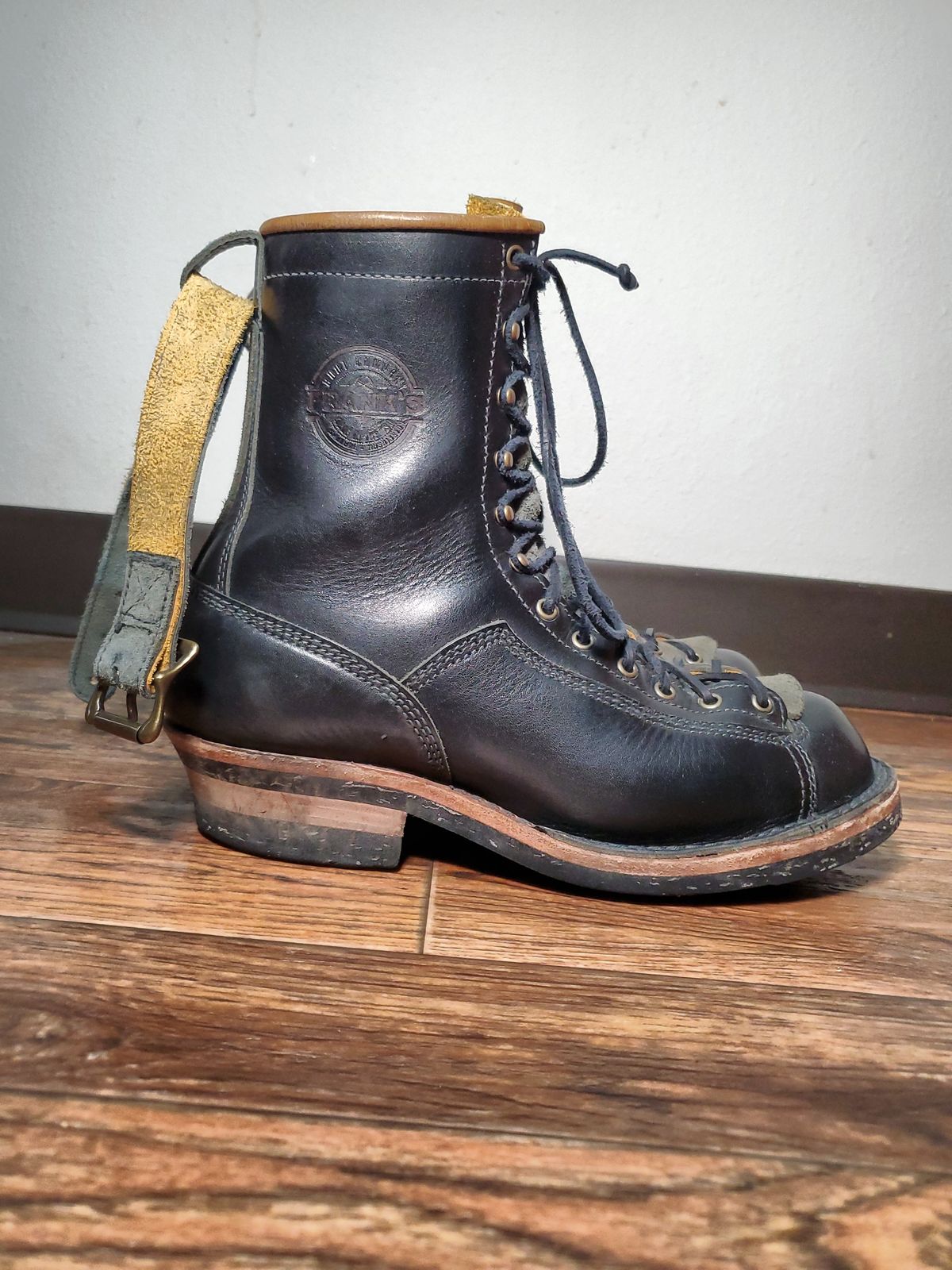 Photo by Akslavelabor on January 6, 2024 of the Frank's Boots Monkey Boot in Horween Black Essex.