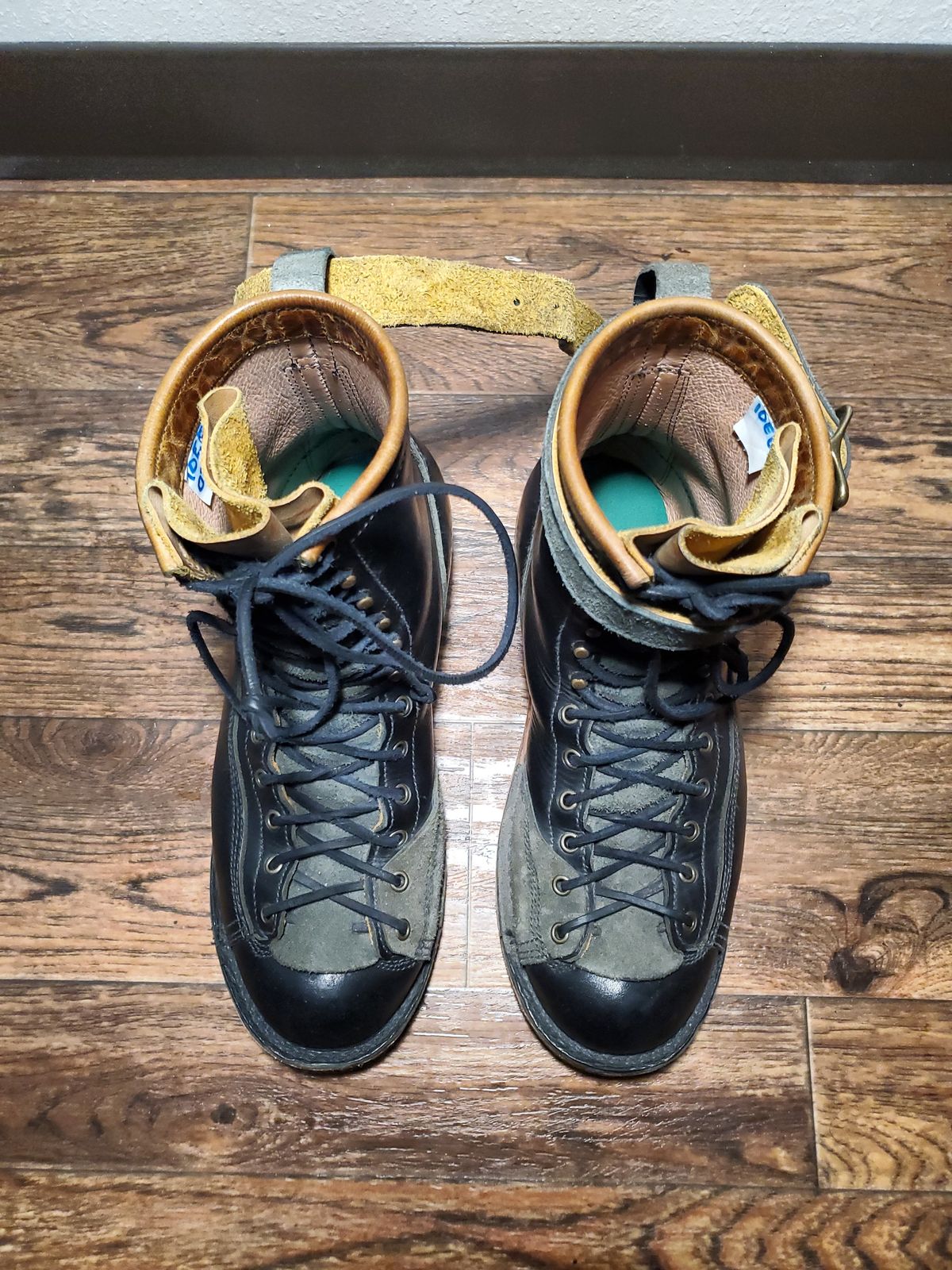Photo by Akslavelabor on January 6, 2024 of the Frank's Boots Monkey Boot in Horween Black Essex.
