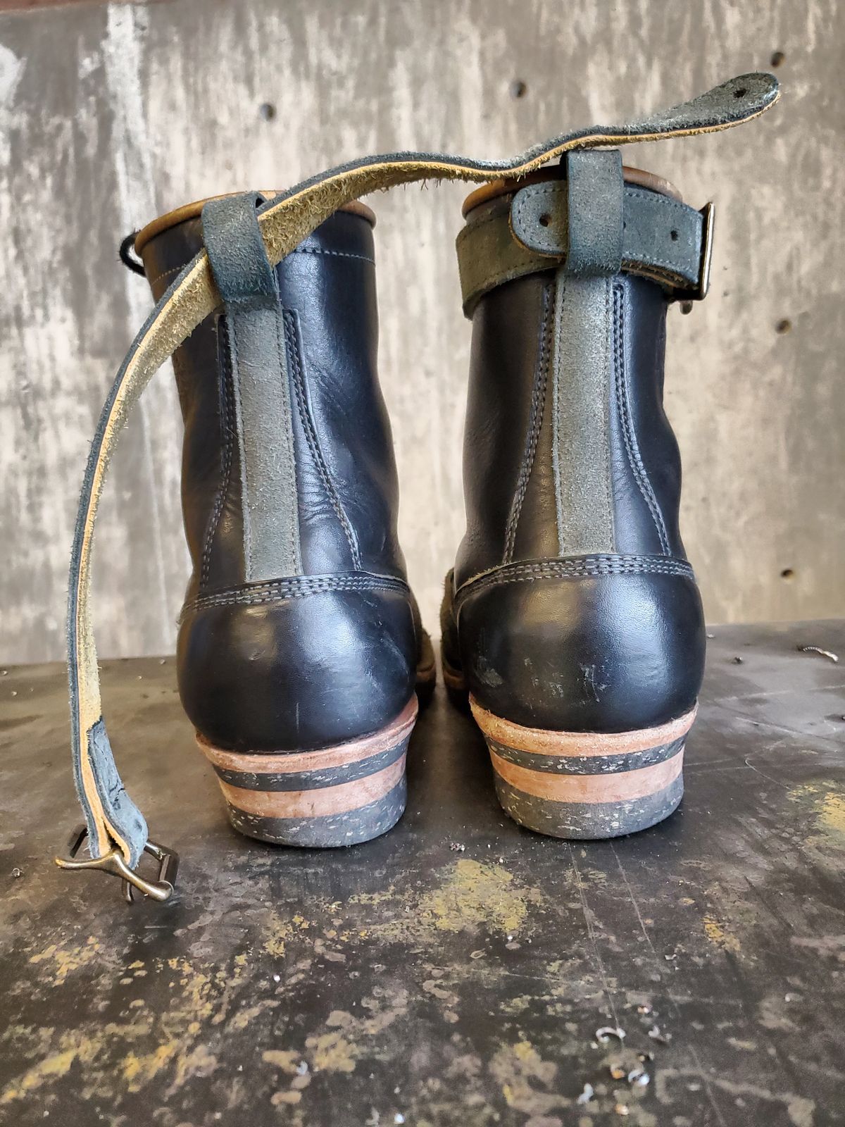 Photo by Akslavelabor on February 5, 2024 of the Frank's Boots Monkey Boot in Horween Black Essex.